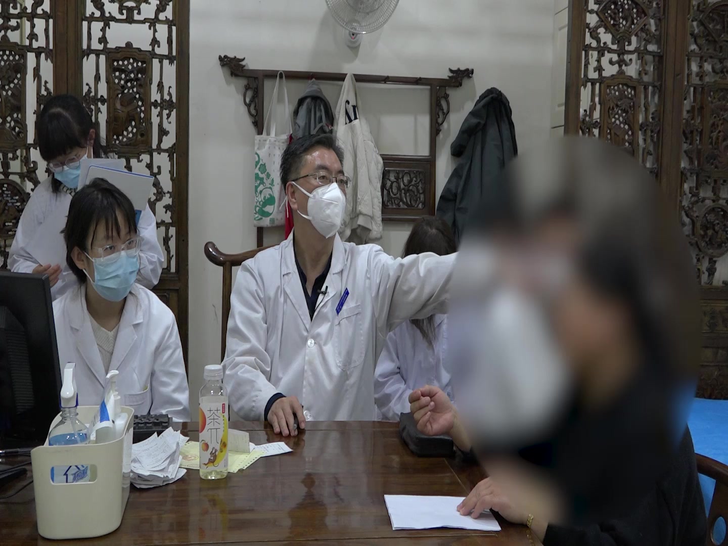 脾虚肾阴虚肝阳上亢：54岁女性失眠便秘的平肝安神通腑法