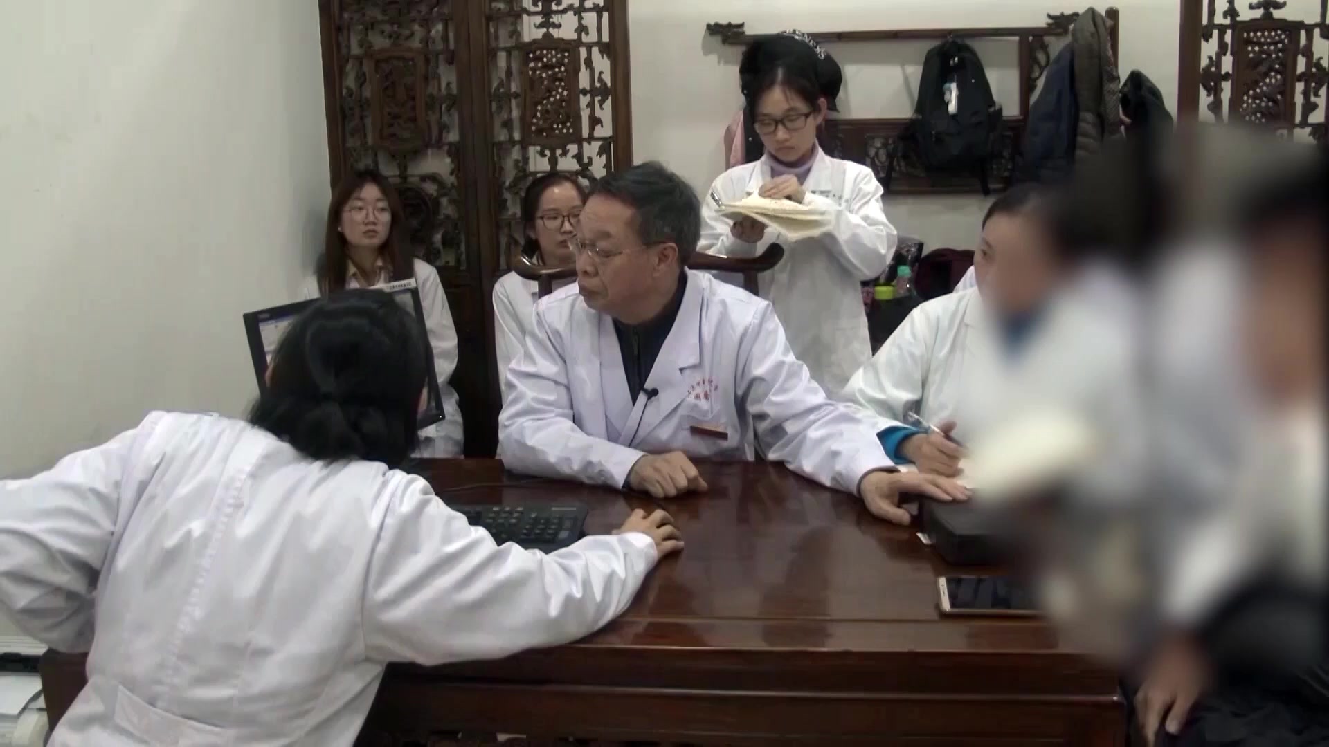 肝阴不足湿热内扰：38岁男性嗜酒后失眠的滋阴清热软坚法