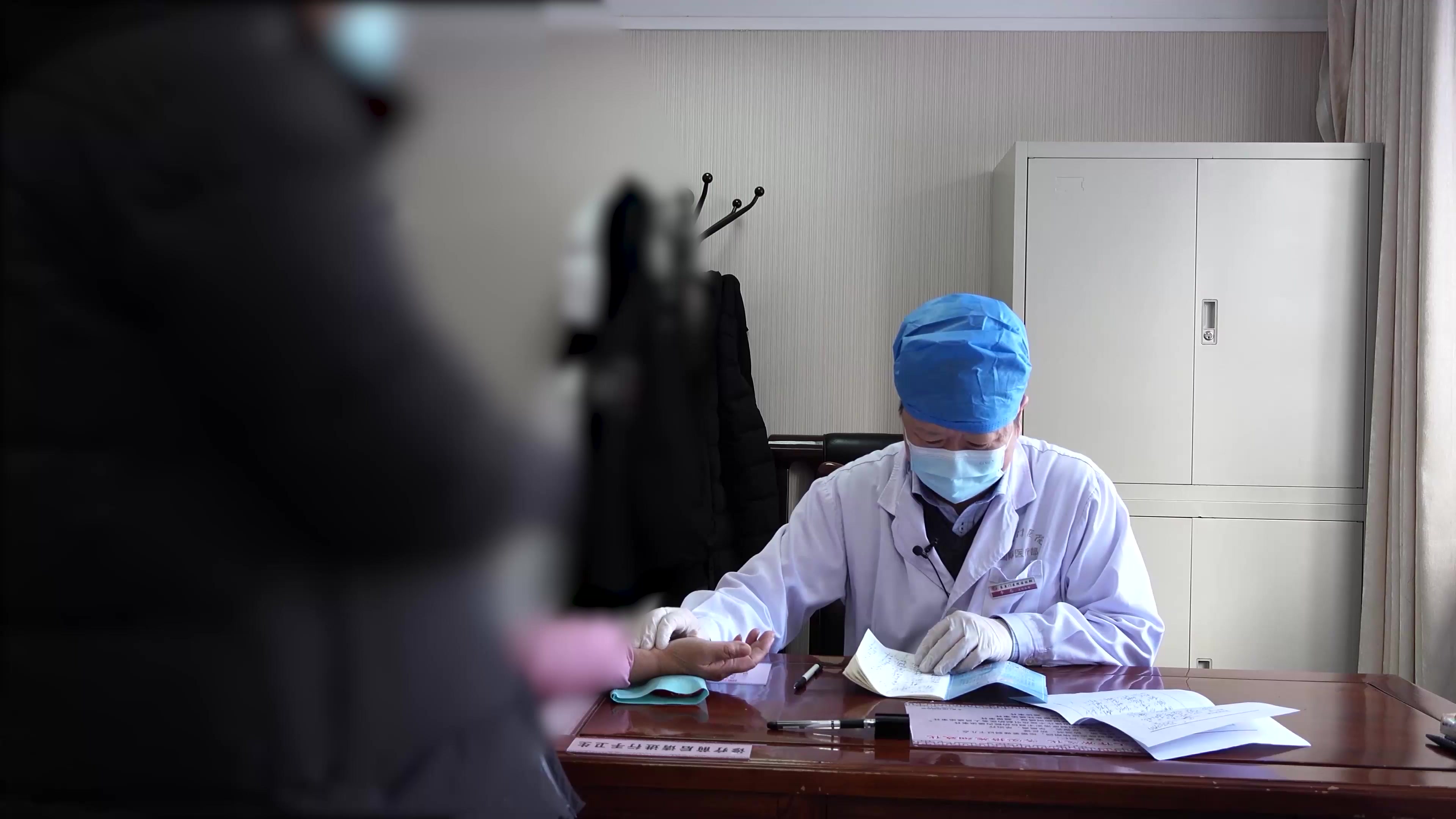 脾虚湿盛心神不宁：63岁乳腺癌术后失眠腹泻的调方止泻与煎药护理