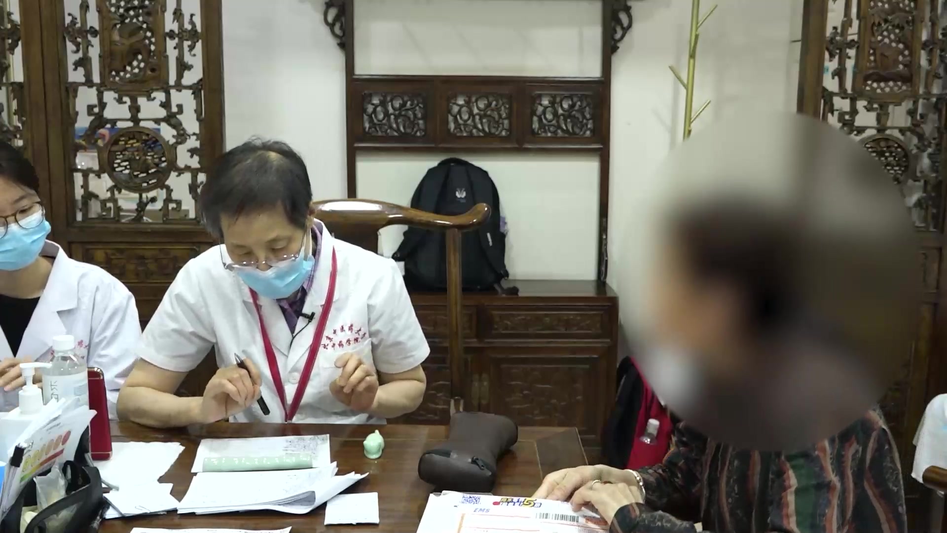 经脉痹阻心神不宁：53岁女病毒性脑膜炎后头痛项僵不寐的通经活络法