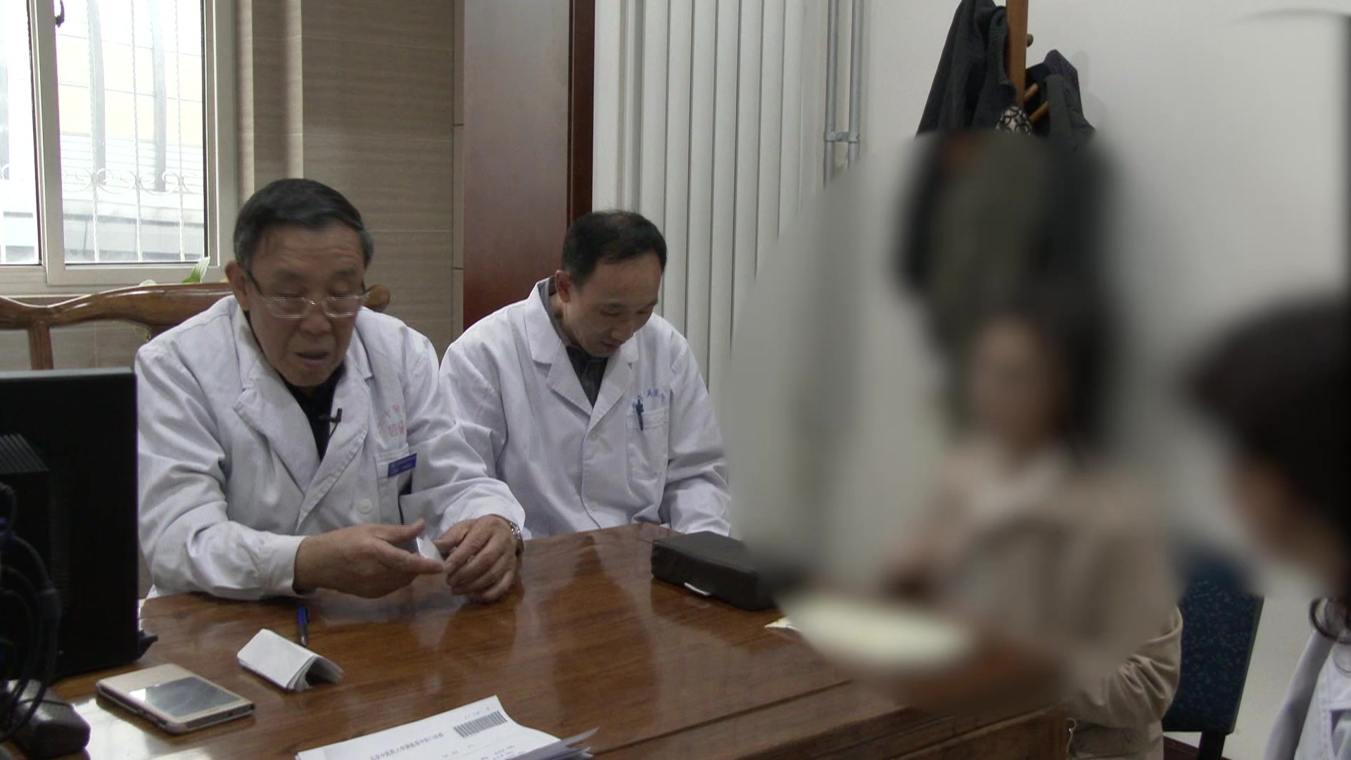 阴虚肝旺肝郁气滞：63岁女性胸胁撑胀呃逆的滋阴疏肝理气法