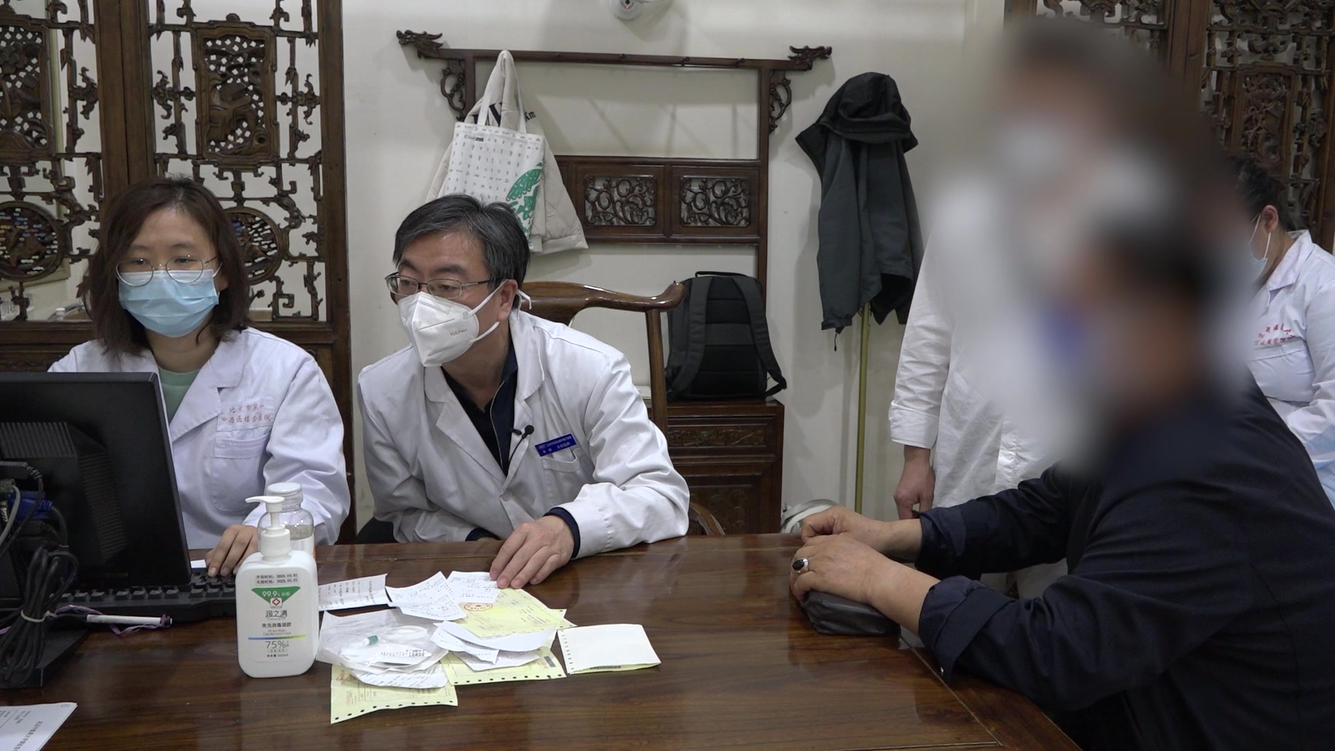 痰瘀阻络：67岁男性胸闷憋气伴眼干涩的宽胸理气化痰祛瘀法