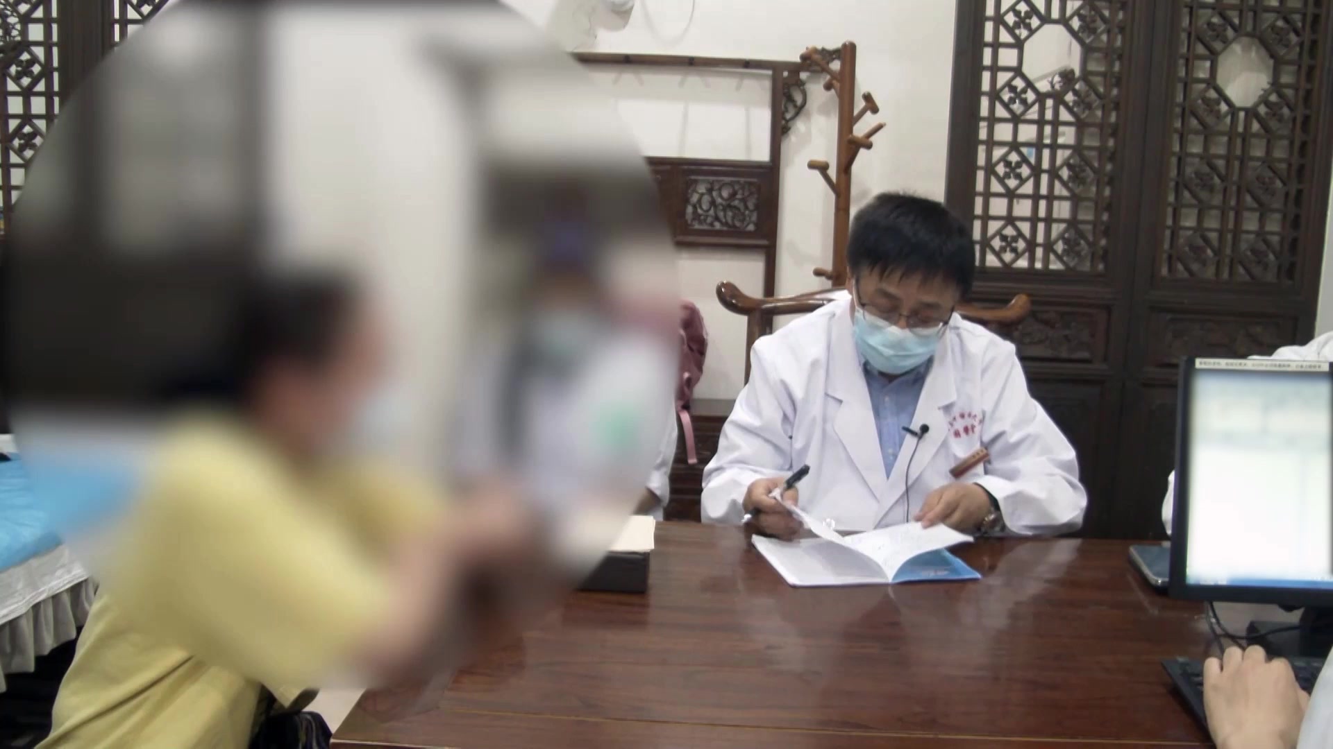 阴虚血燥风湿外袭：47岁桥本患者手部湿疹的中医辨治