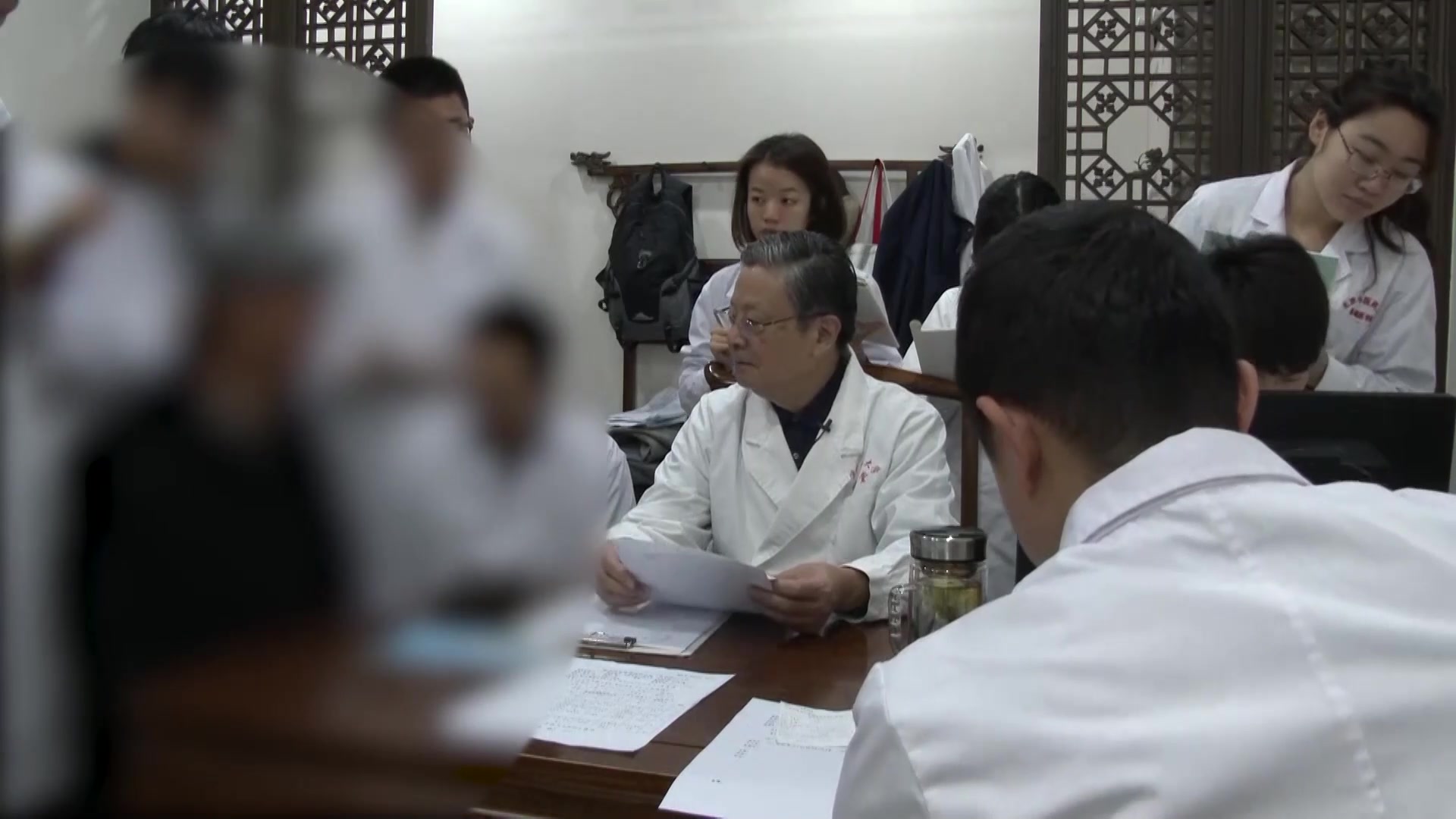 阴虚血燥湿瘀互结：75岁红斑狼疮患者皮肤角化瘙痒的养阴润燥法