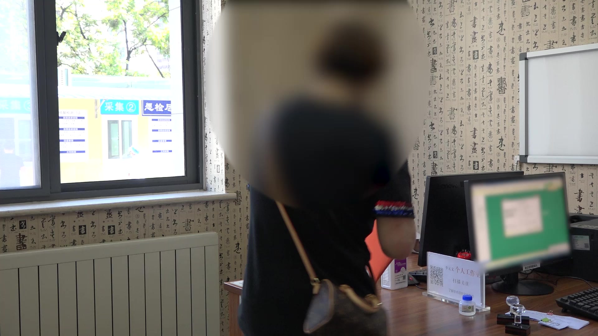湿热内蕴兼感外邪：50岁女性荨麻疹爆发眼唇肿胀的中西医结合治验