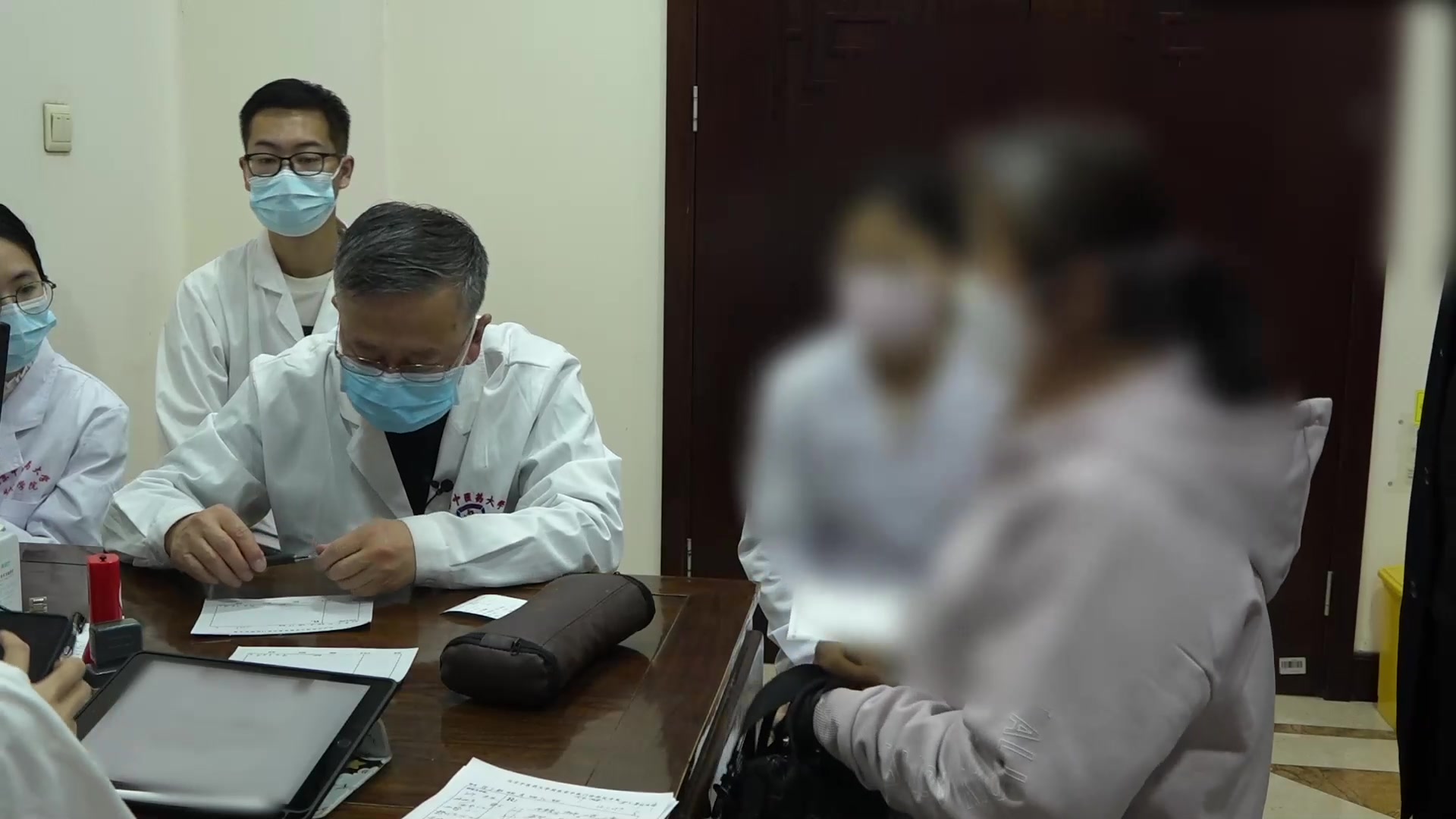 寒热错杂胆胃不和：54岁女性新冠后右胁痛复发的疏肝利胆和胃法