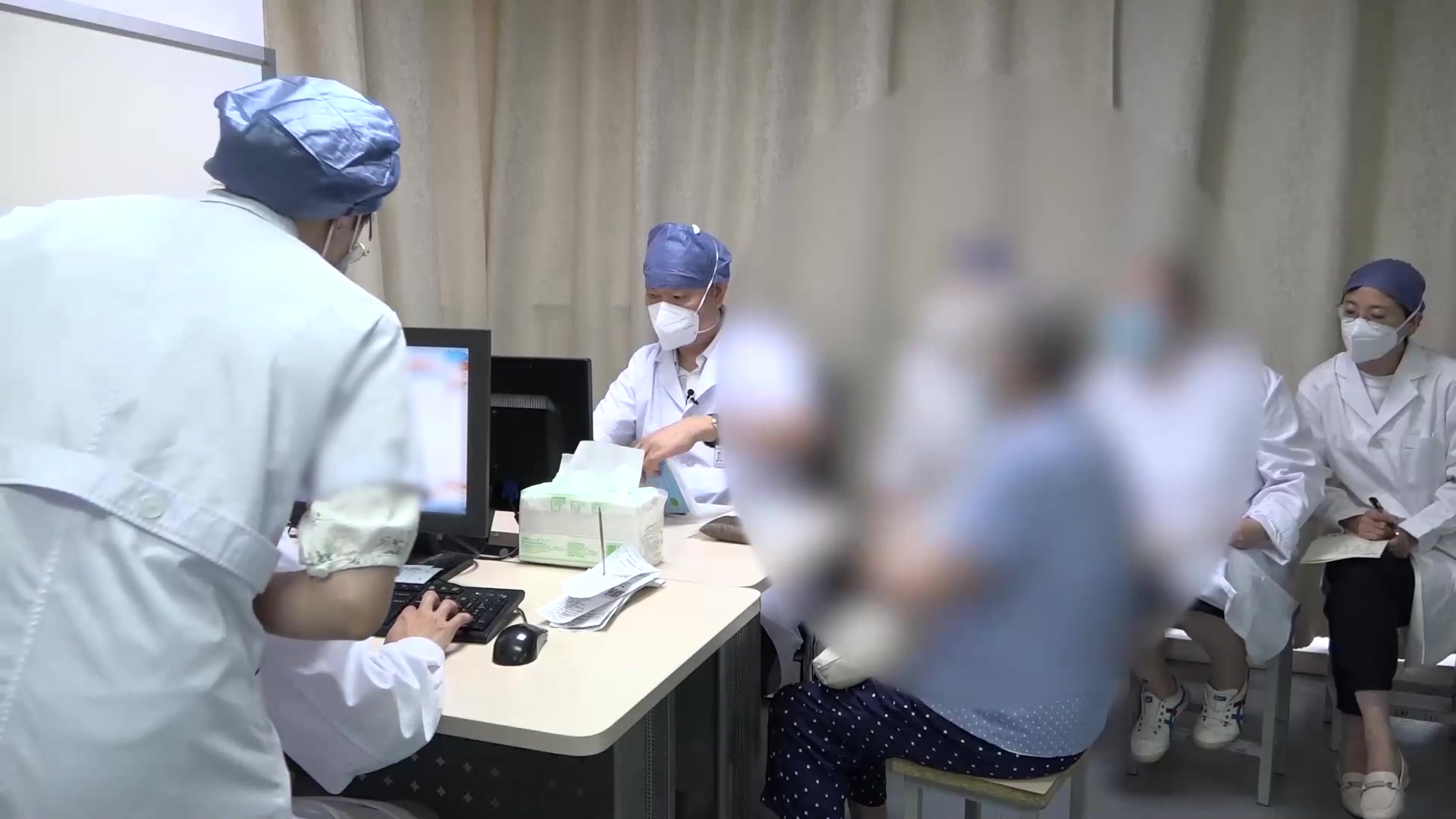 风痰阻肺肺胃同病：82岁老教师慢性咳嗽夜重之宣肺化痰和胃法