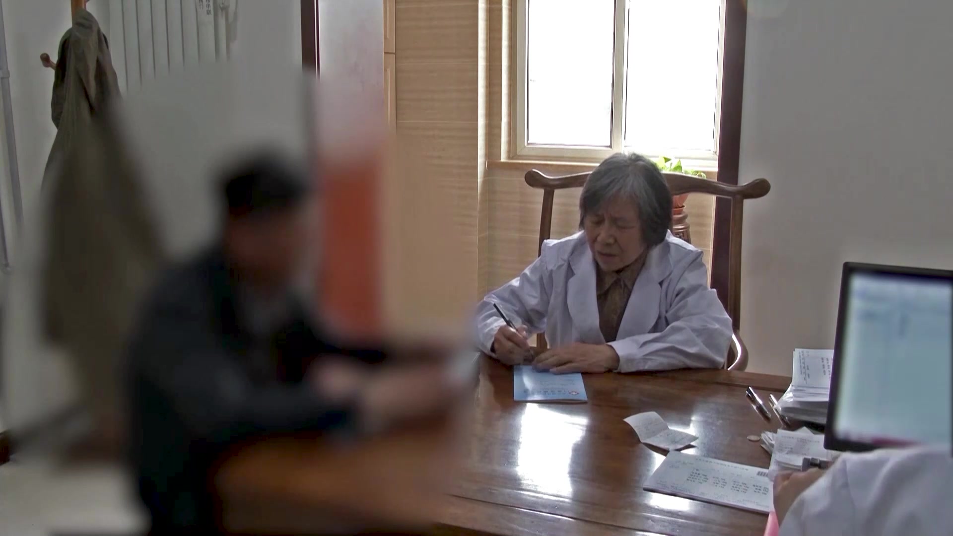 湿热下注兼气阴两虚：60岁糖尿病患者包皮霉菌十余年的内服外敷治疗