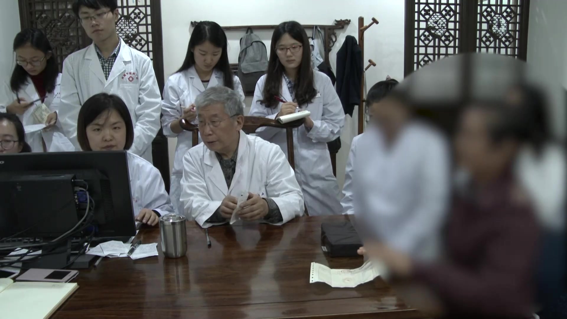 肝气郁结证：56岁女性焦虑抑郁腹气窜扰失眠的疏肝理气安神法