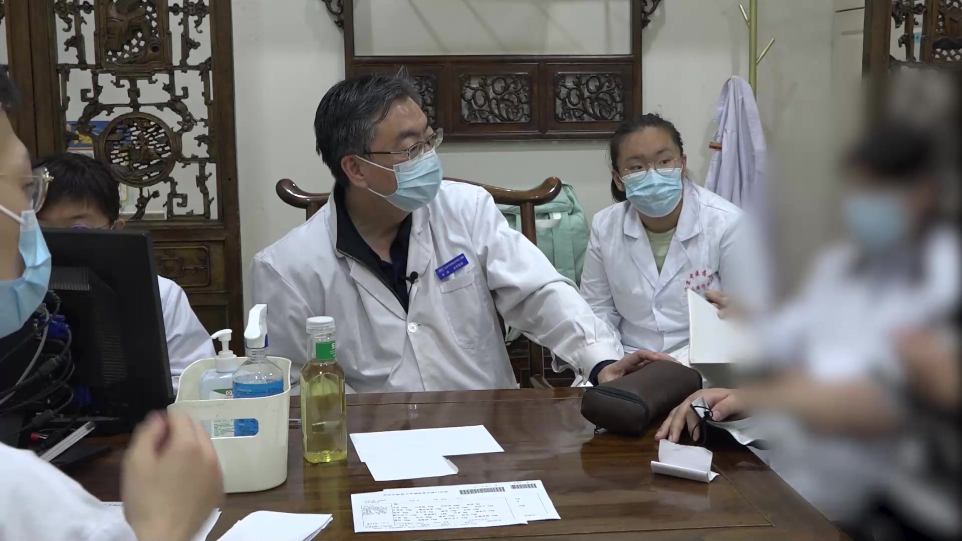 脾虚湿盛清阳不升：38岁男性强直性脊柱炎头晕失眠的健脾升清法