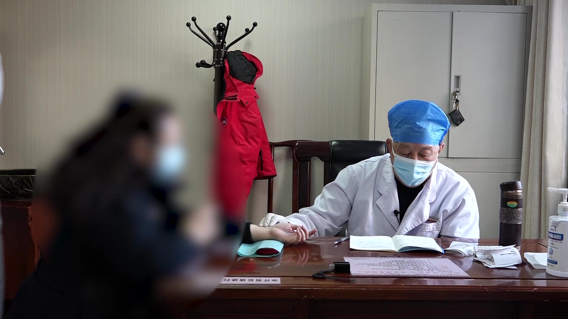 脾虚肝旺湿热内蕴：39岁女性肠易激综合征腹泻反复的调肝健脾清热法