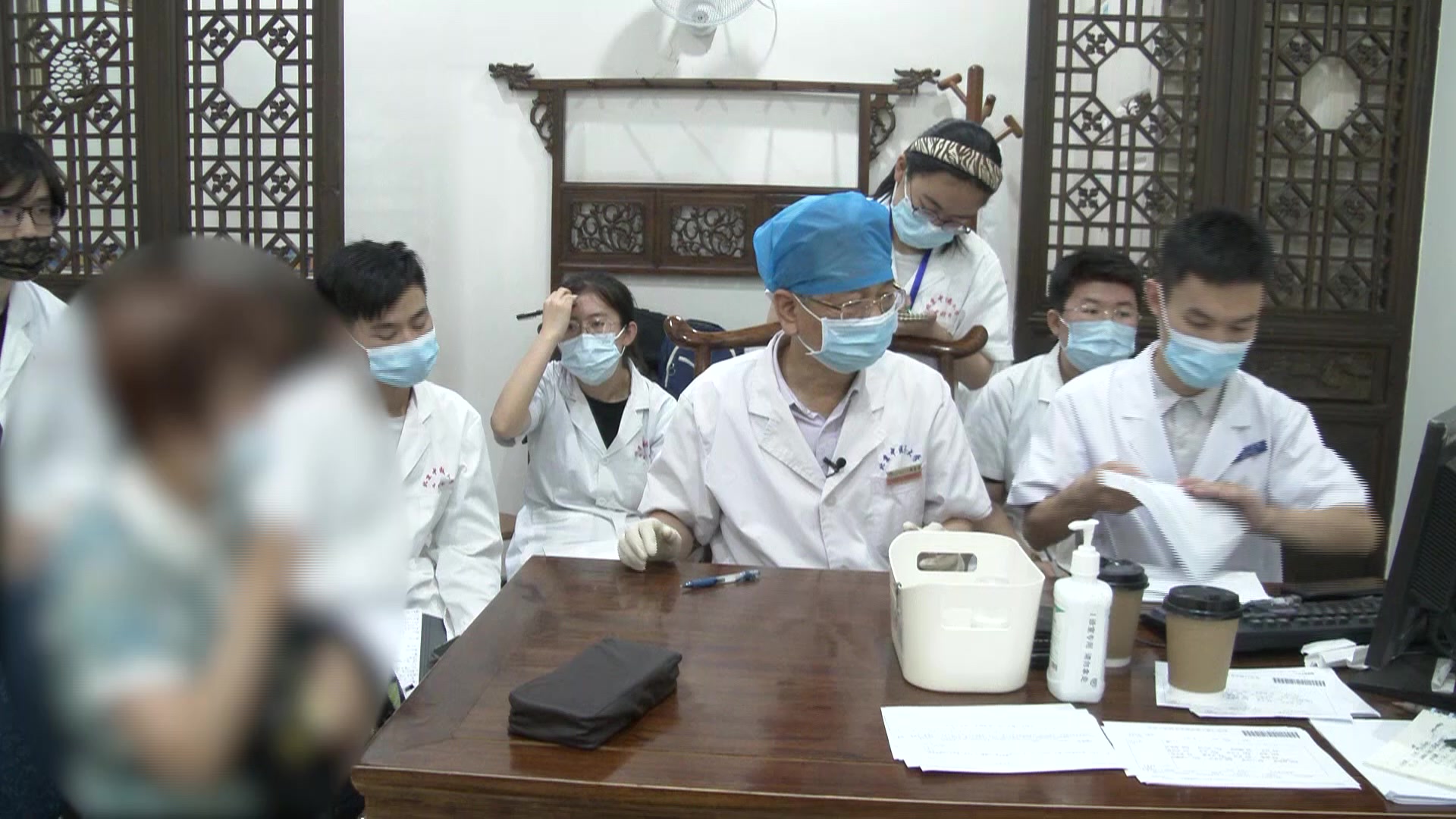 心肾不交瘀热扰心：83岁女性上热下寒失眠多梦的交通心肾法