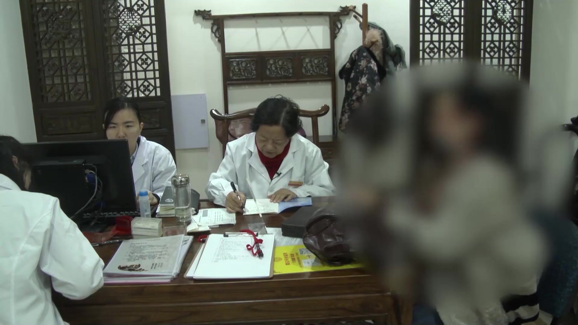 肝肾阴虚痰瘀互结：49岁女性更年期盗汗心慌的调周法治疗