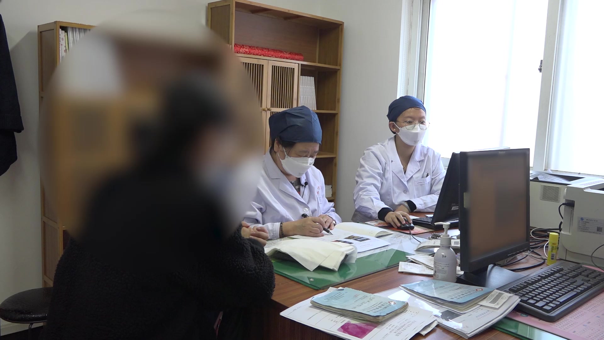 肾虚血瘀寒热错杂：29岁多囊患者月经后期伴痛经的温肾活血调周法