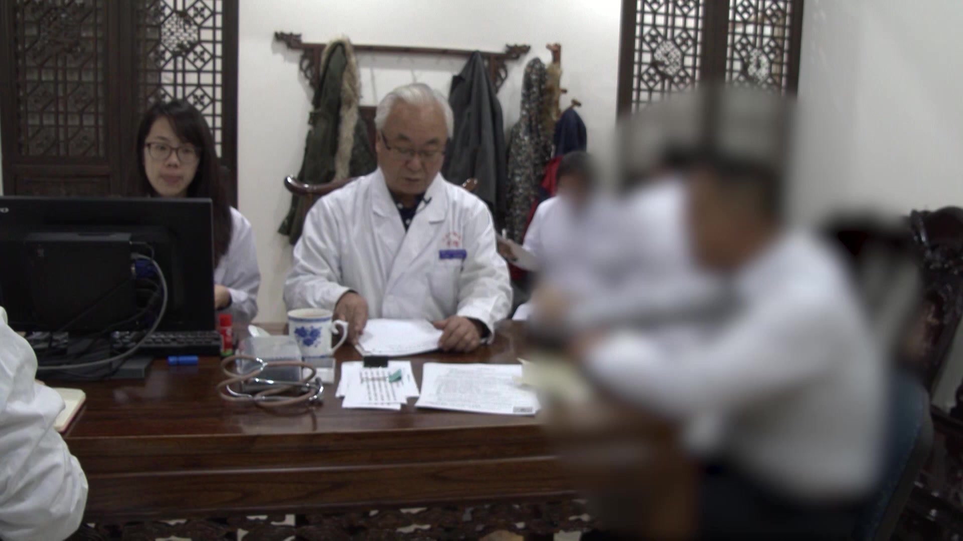 湿热内蕴下焦虚冷：39岁男性腹痛腰凉刺痛的温通清化法