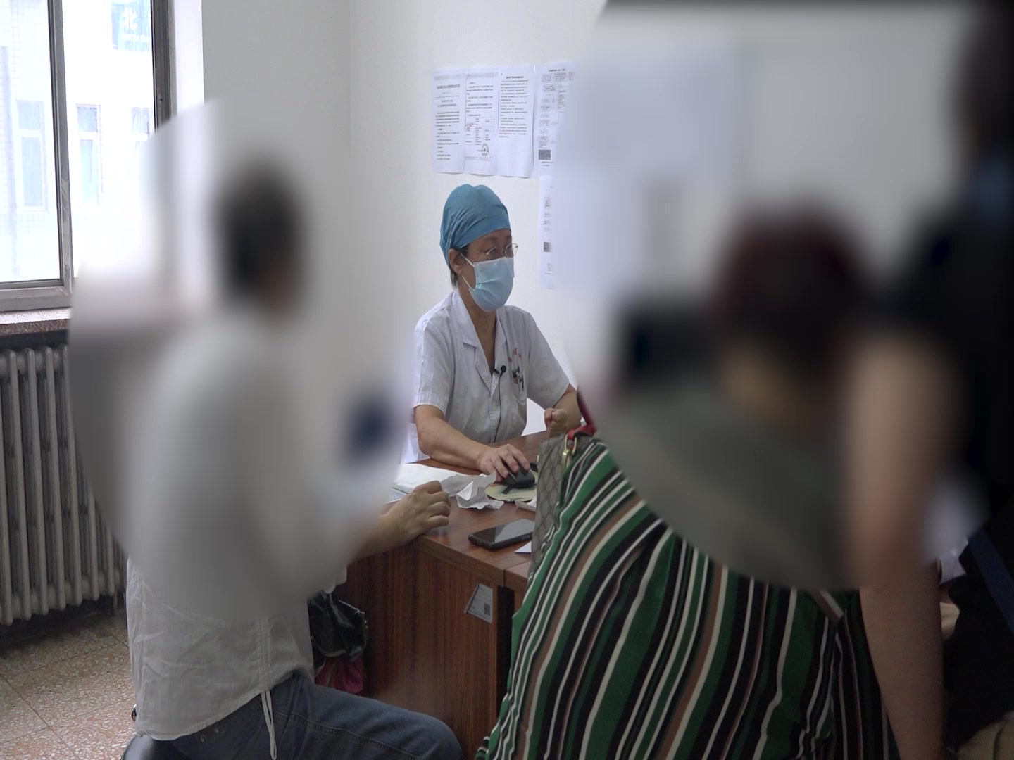 寒湿阻滞证：58岁女性服药后排气怕冷减而眼睑仍肿的调方思路