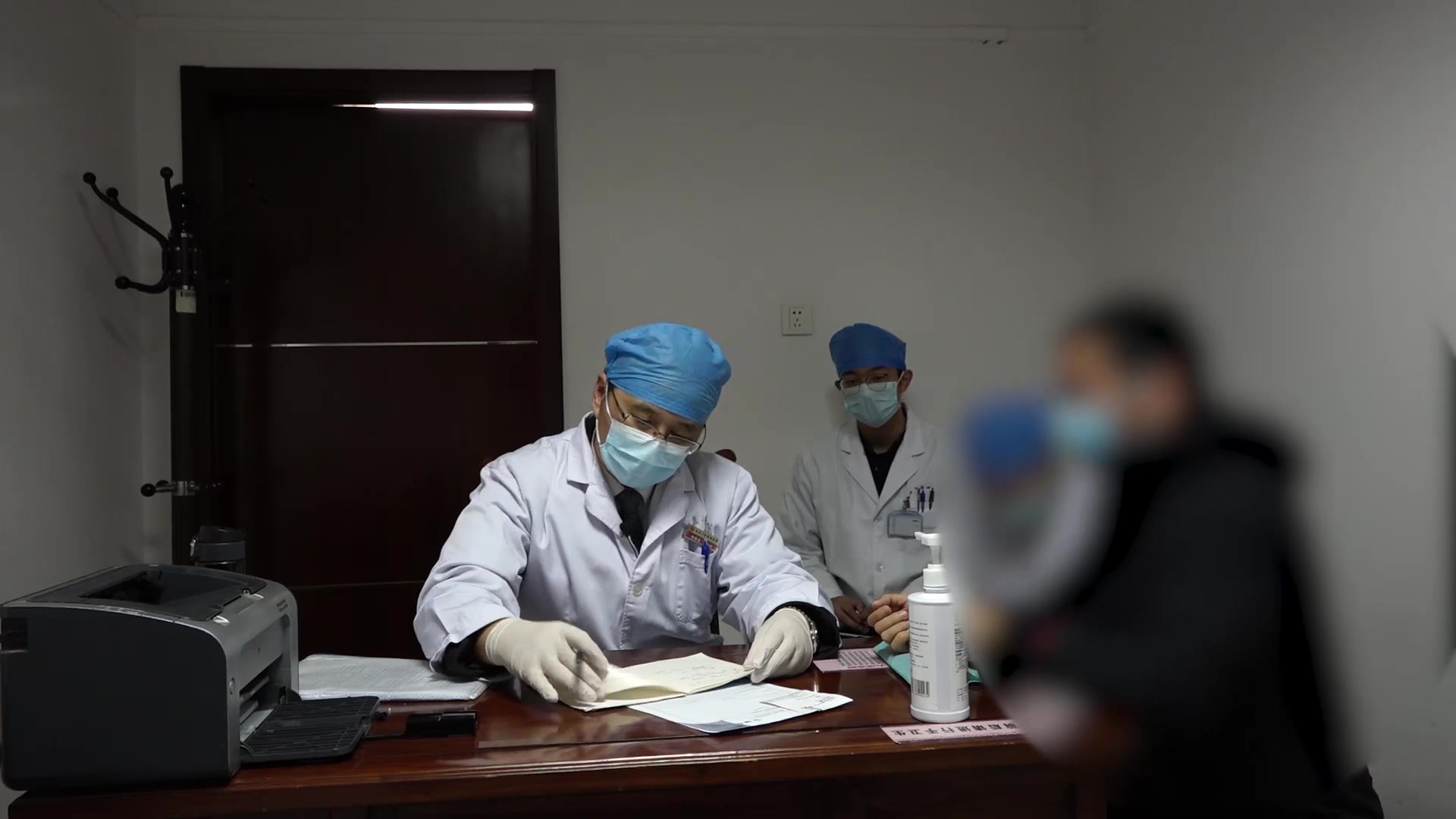 气阴两虚瘀毒内阻：35岁肾病综合征激素减量畏寒的益气养阴活血法