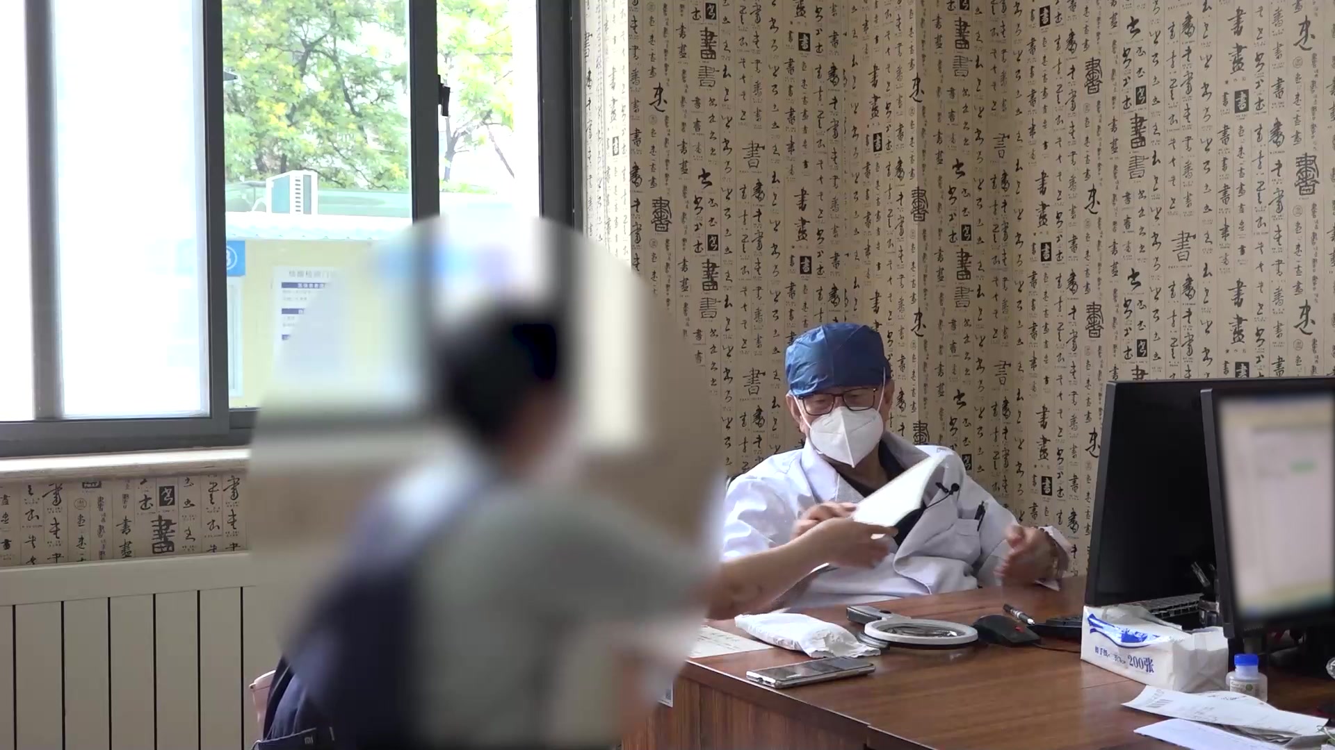 肝郁脾虚化热生风：40岁女性慢性荨麻疹5年复发之疏肝清热健脾祛风法