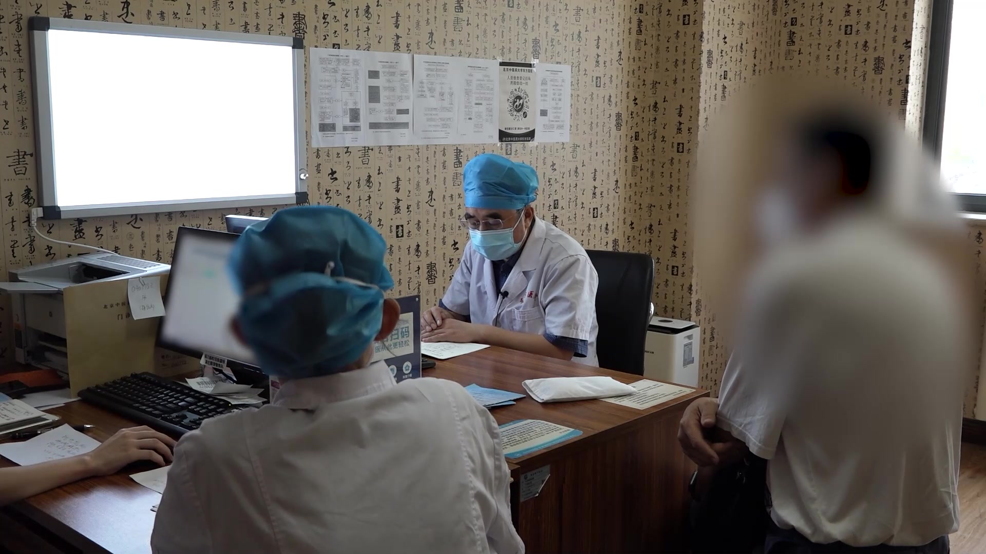 肺脾气虚证：67岁男性早醒夜尿频伴小腹胀的补肺健脾安神法