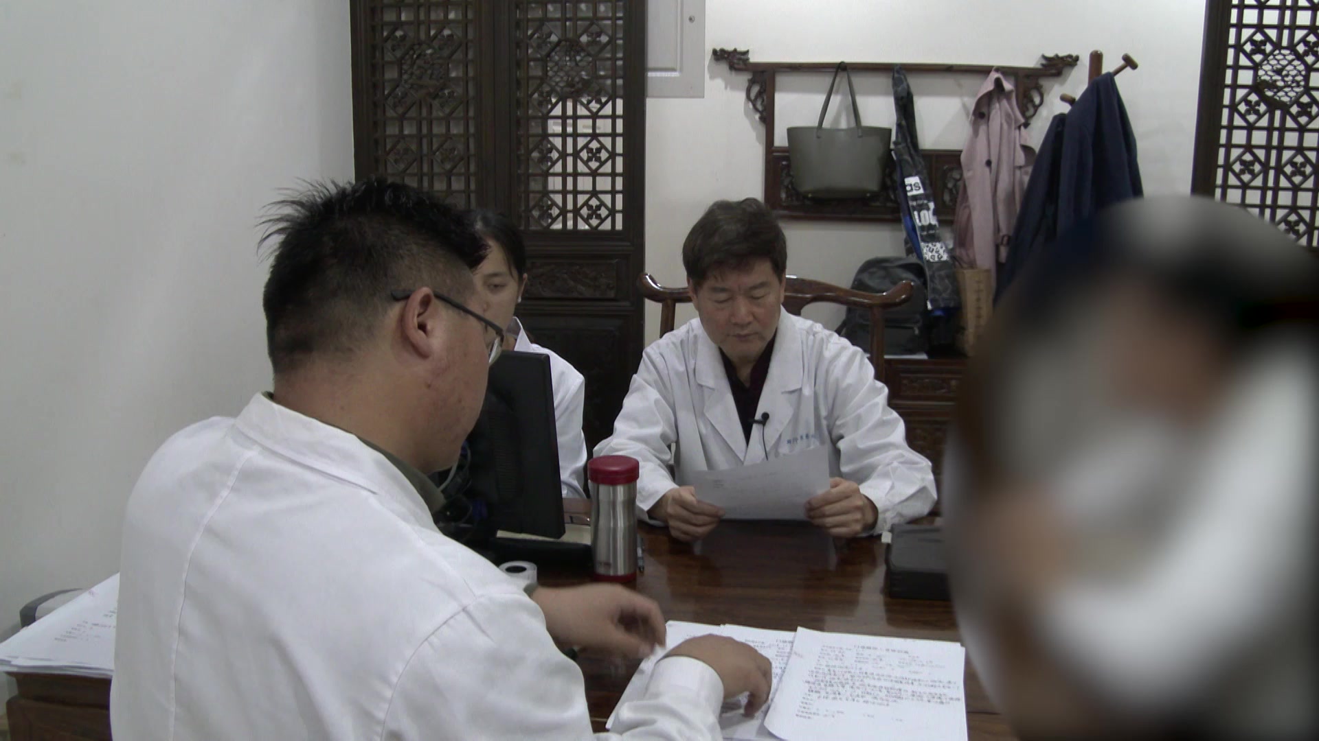气阴两虚挟瘀挟湿热：31岁男性胃痛脱发的半夏泻心汤合清胃散加减