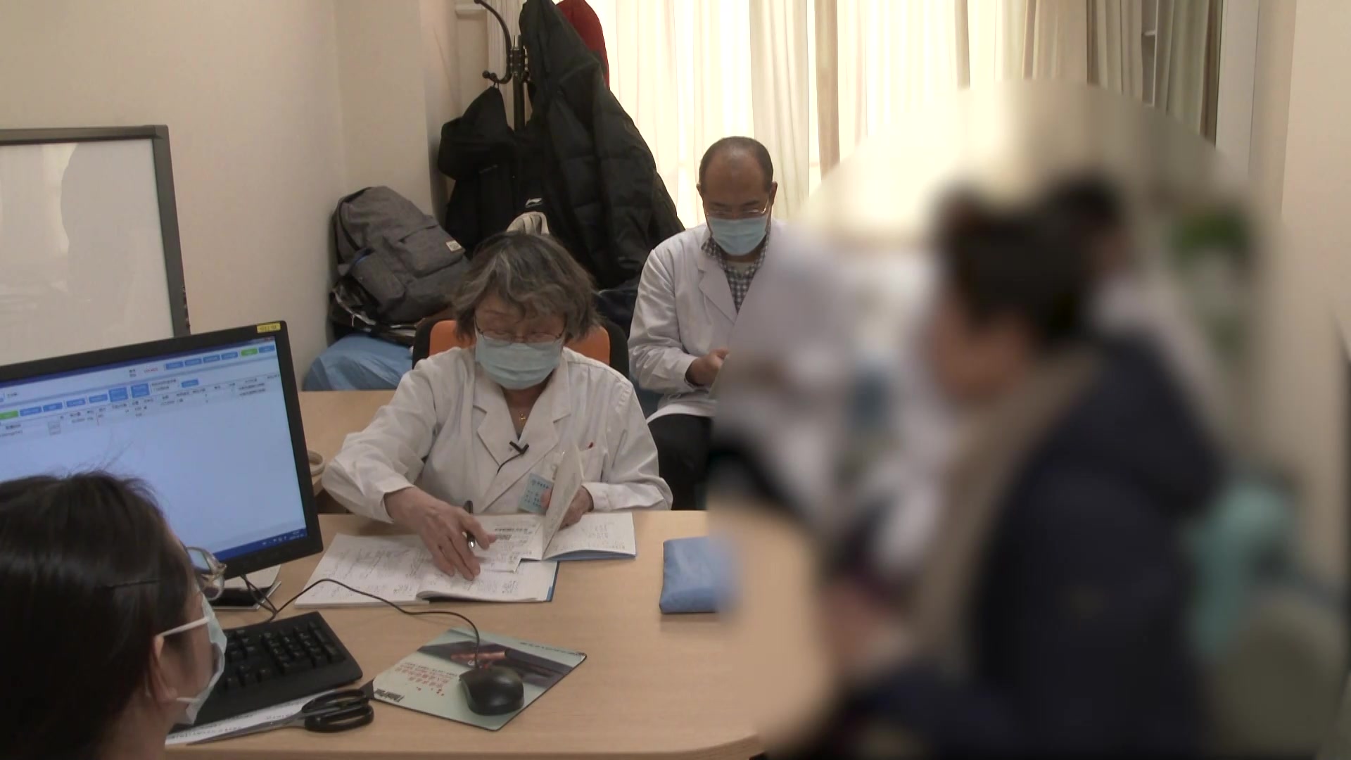 胃热脾虚湿热痹阻：40岁脊柱关节病腰骶痛口中异味的清胃健脾通络法