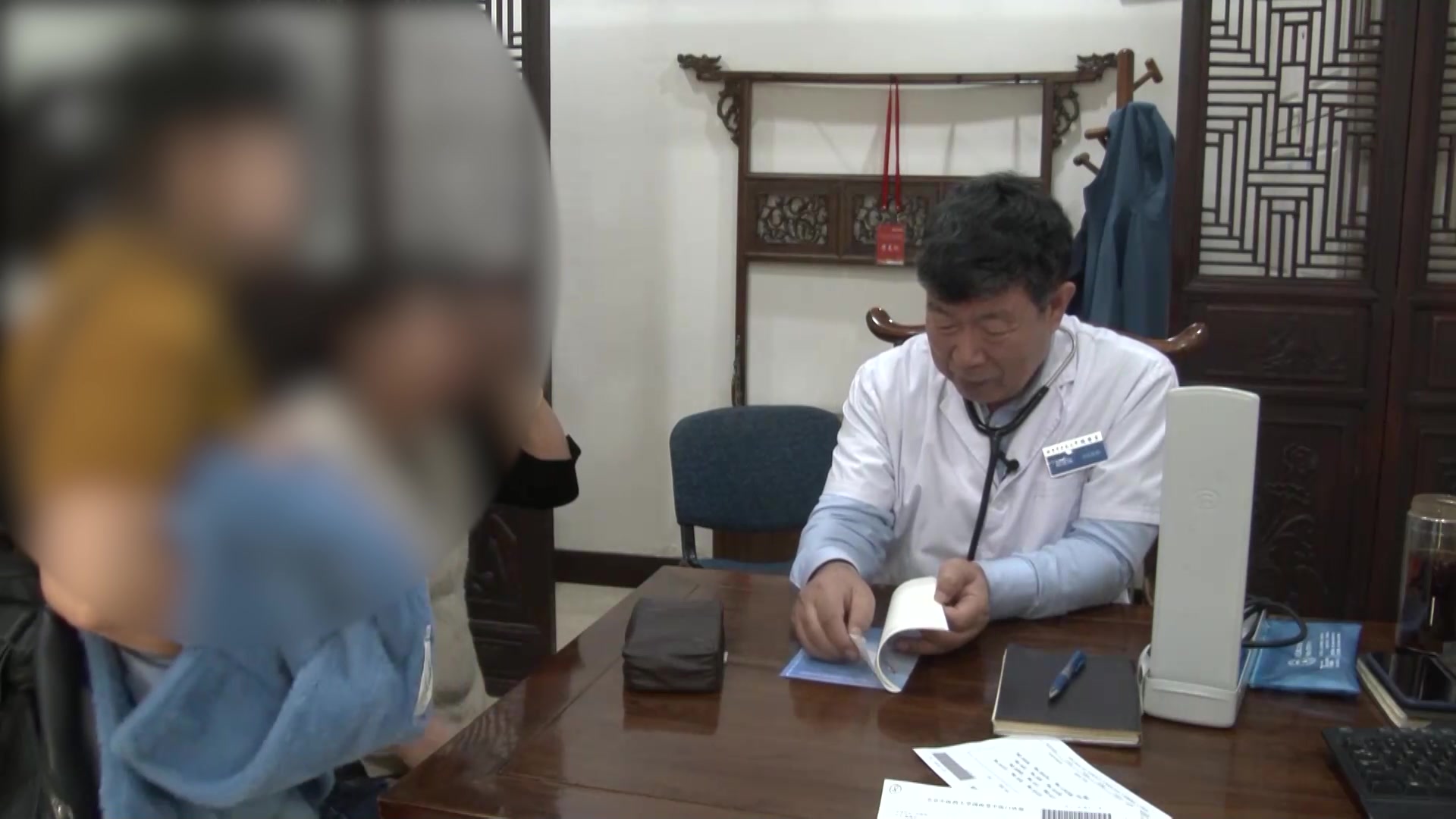 痰热壅肺：54岁女性咳嗽痰多伴喘息的宣肺清热化痰法