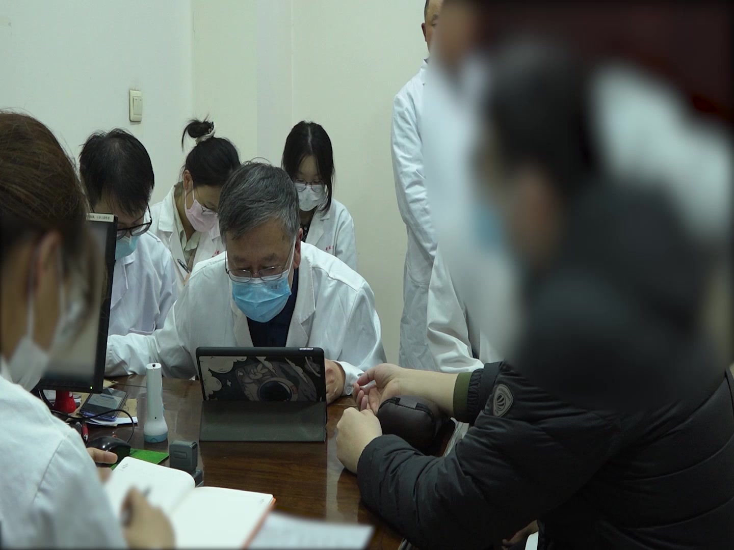 肝郁痰热扰心：35岁男性失眠多年伴情绪低落之疏肝清热化痰法