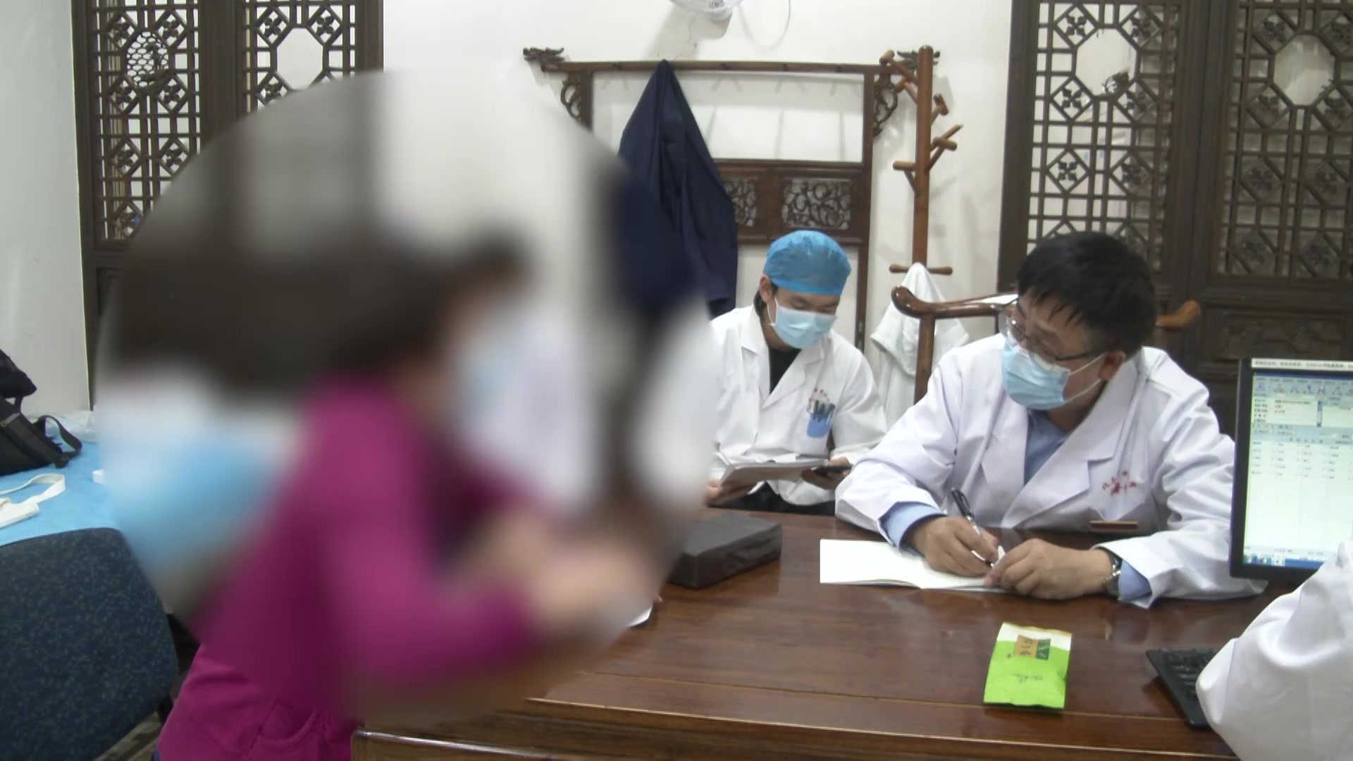 桥本氏甲状腺炎：43岁女心悸改善后的固本调免散结法