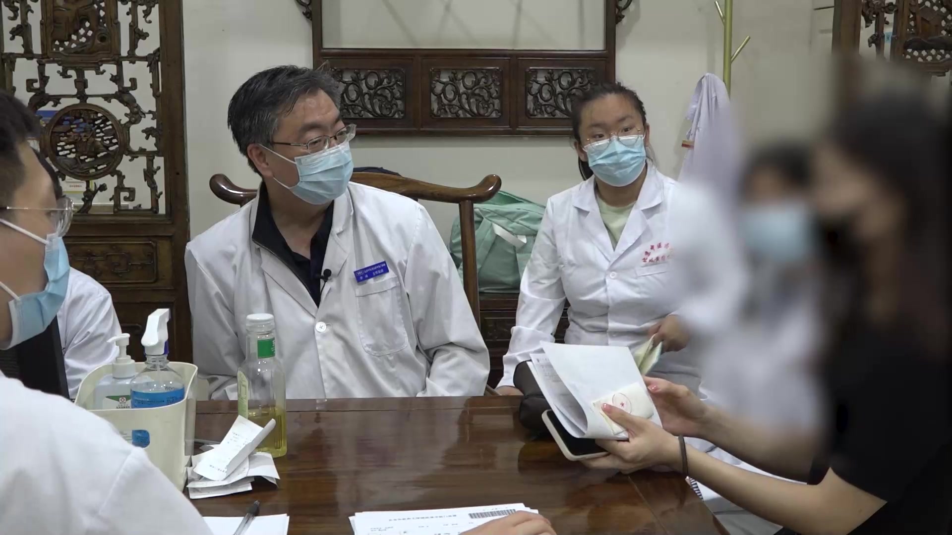 产后血虚肝郁肾虚：27岁产后女性胃痞脱发的中医调理