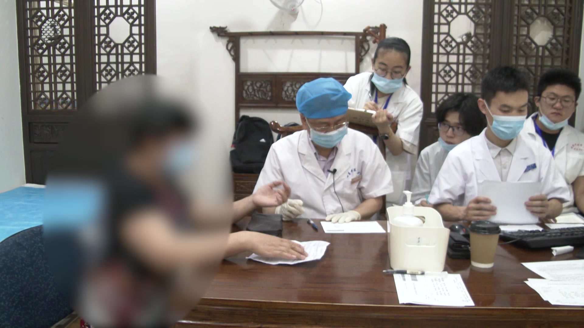 肾虚不固肝郁湿阻：54岁强迫症患者尿频遗尿身痛的柴胡加龙骨牡蛎汤加减