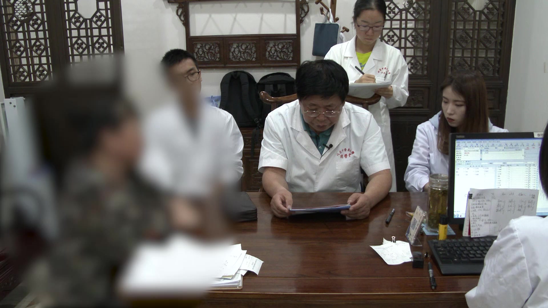 筋脉失养：57岁女性肩胛紧痛无汗胸闷的葛根汤解肌法