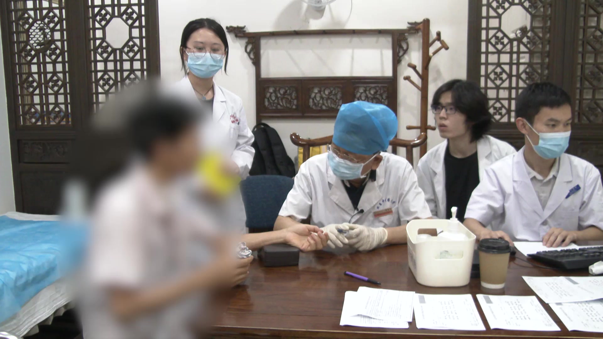 气阴两虚痰瘀互结：53岁声带麻痹伴呼吸困难乏力之益气活血化痰法