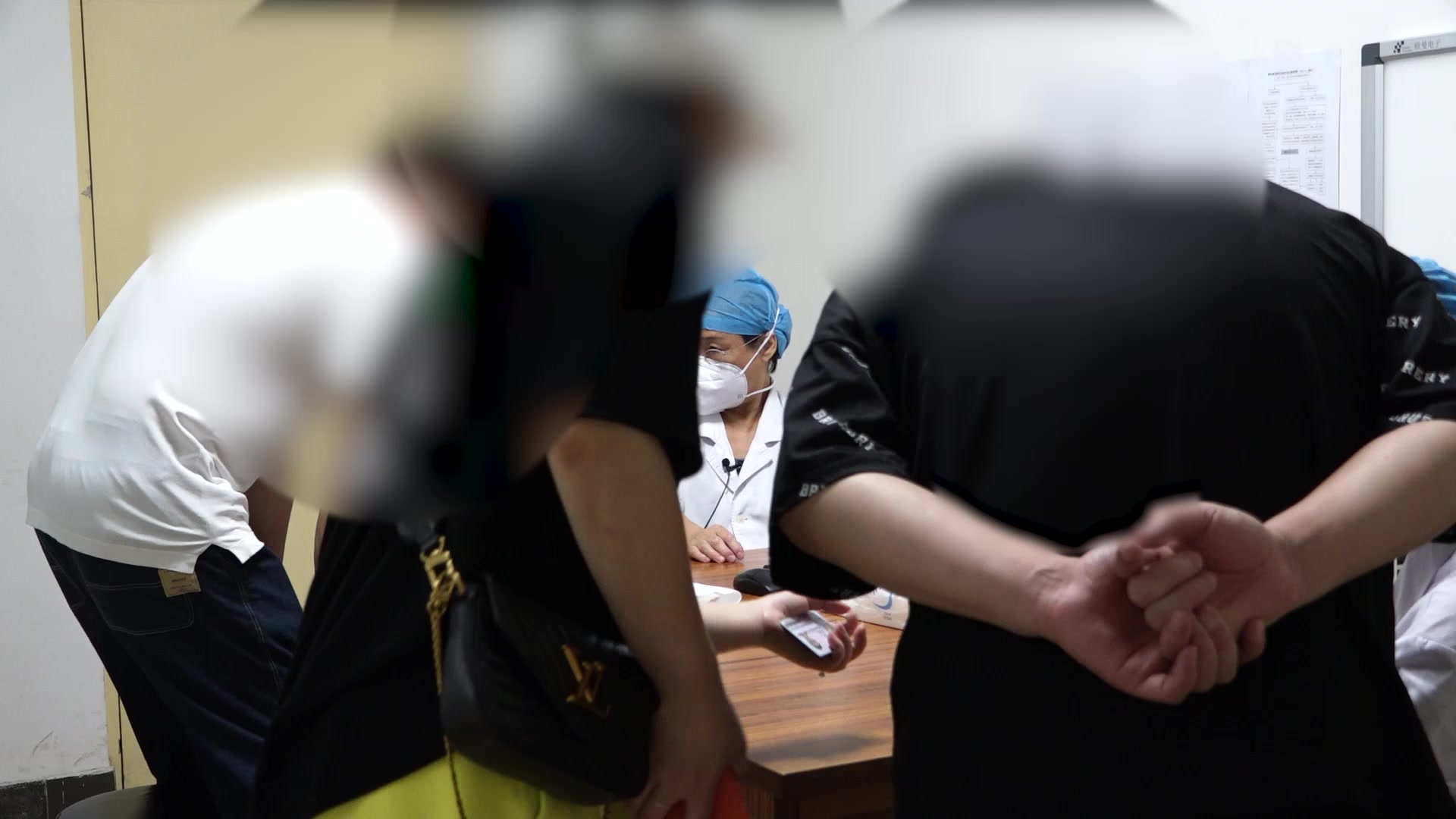 寒湿痹阻：38岁男性膝关节疼痛的中药溻渍外治与使用指导