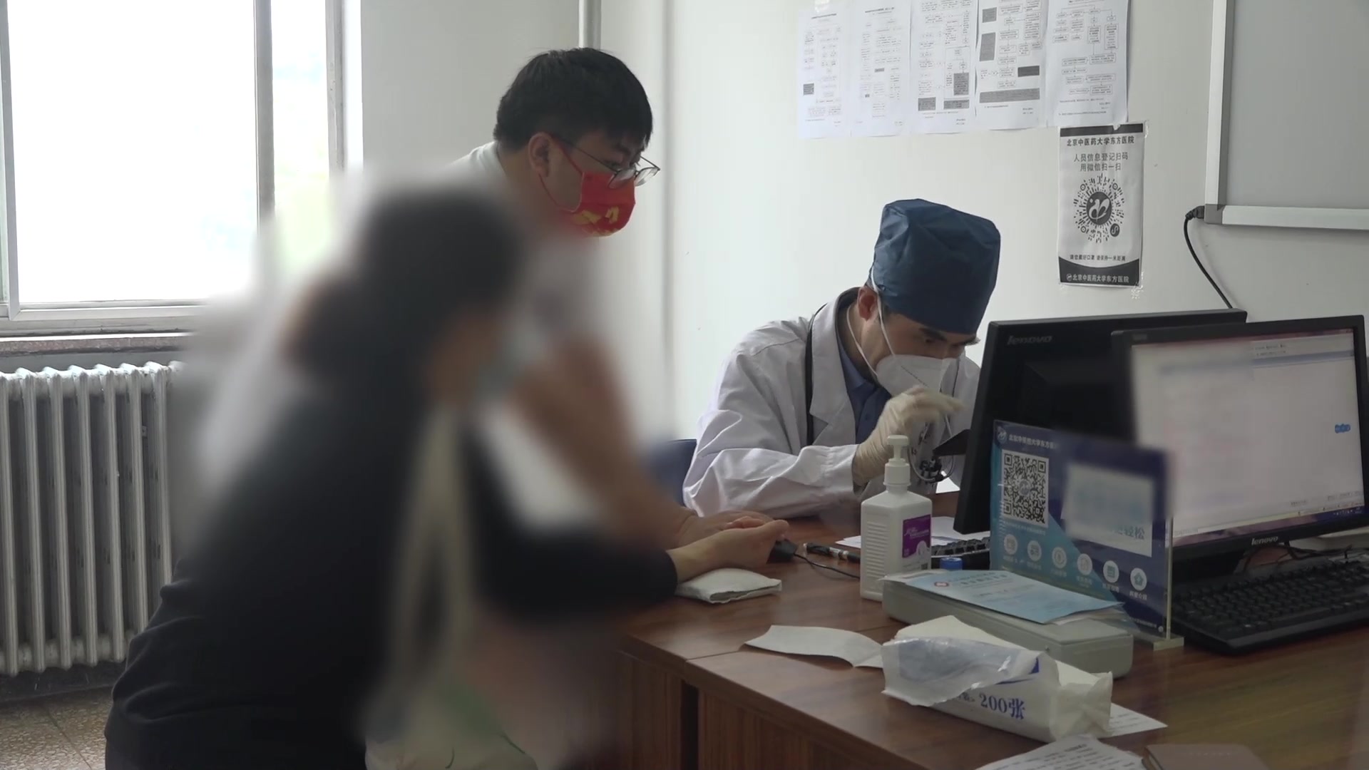 水饮凌心兼肝经郁热：52岁女性心悸缓解后腿凉口干的复诊调方