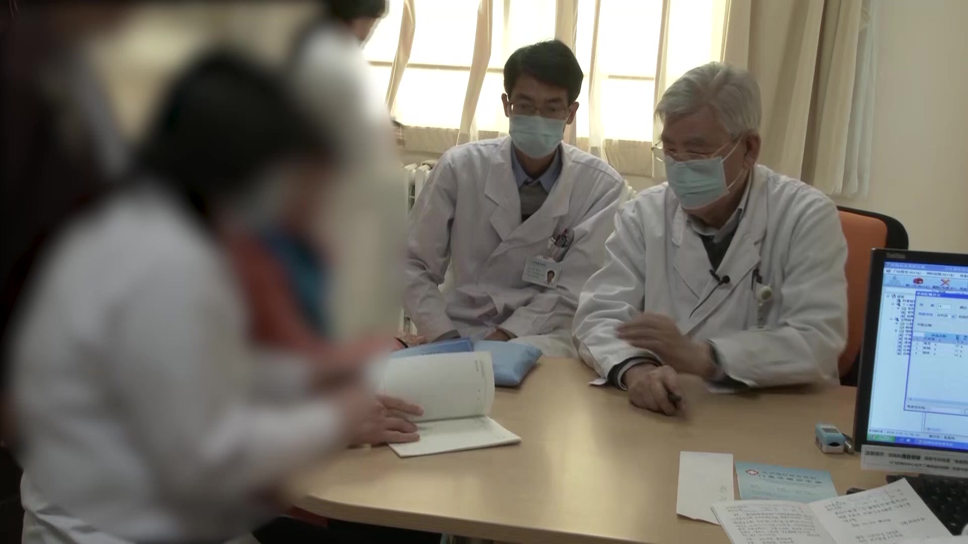 风邪犯肺：57岁女性哮喘30年激素依赖的疏风宣肺化痰平喘法