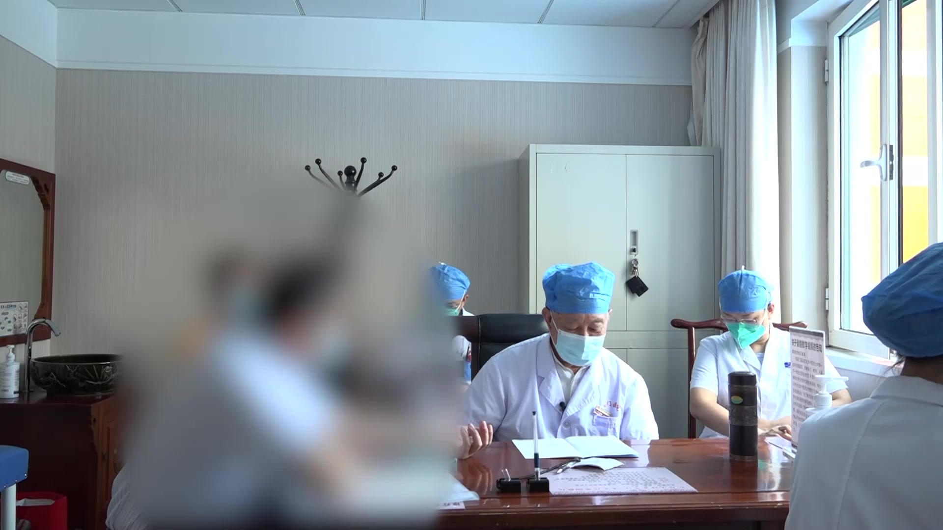 肝胃郁热痰瘀互结：60岁男性反酸与头皮结节的清肝和胃散结法