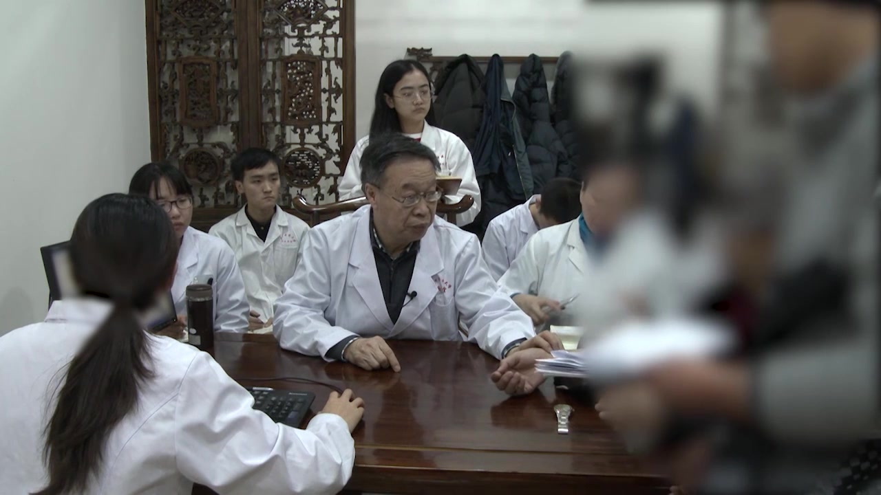 湿热瘀毒内蕴：54岁男性肝硬化肾功能不全高血钾的清热利湿保肝降浊法
