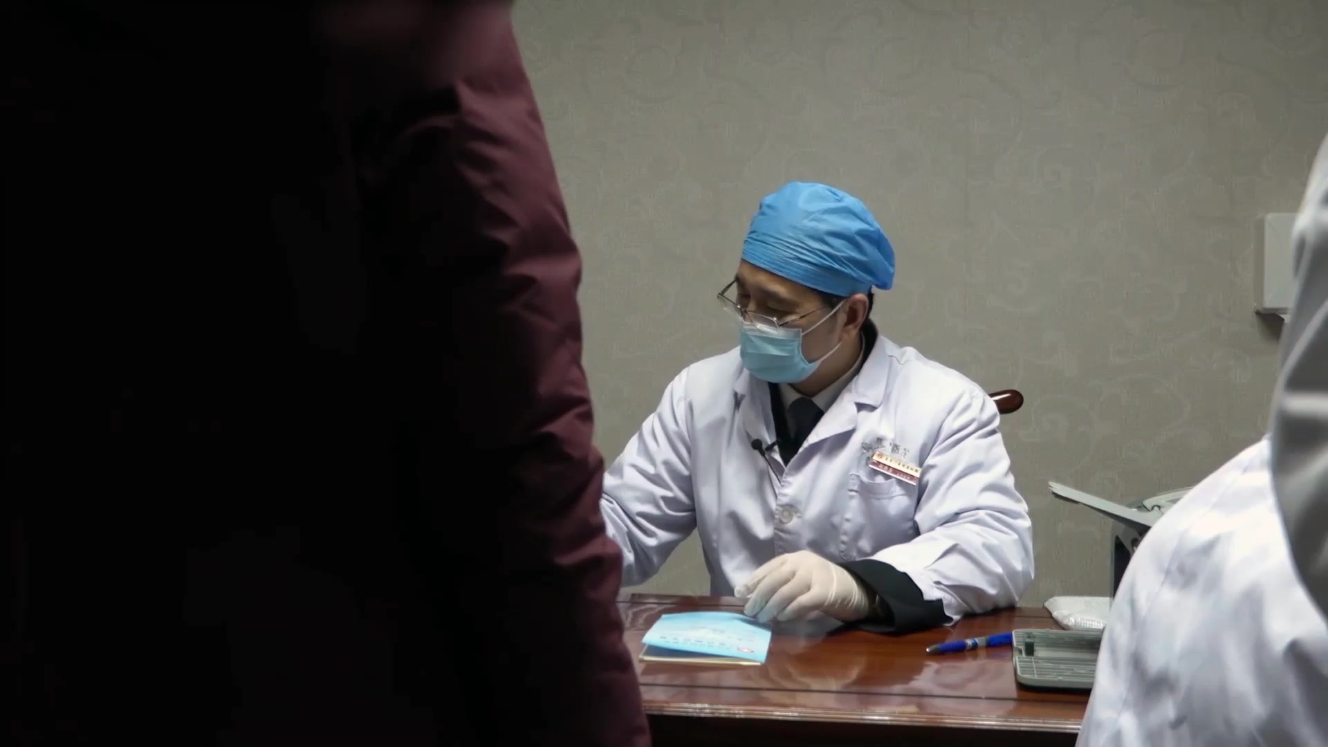 心阳不振郁热扰神：11岁男孩遗尿反复的清上温下法