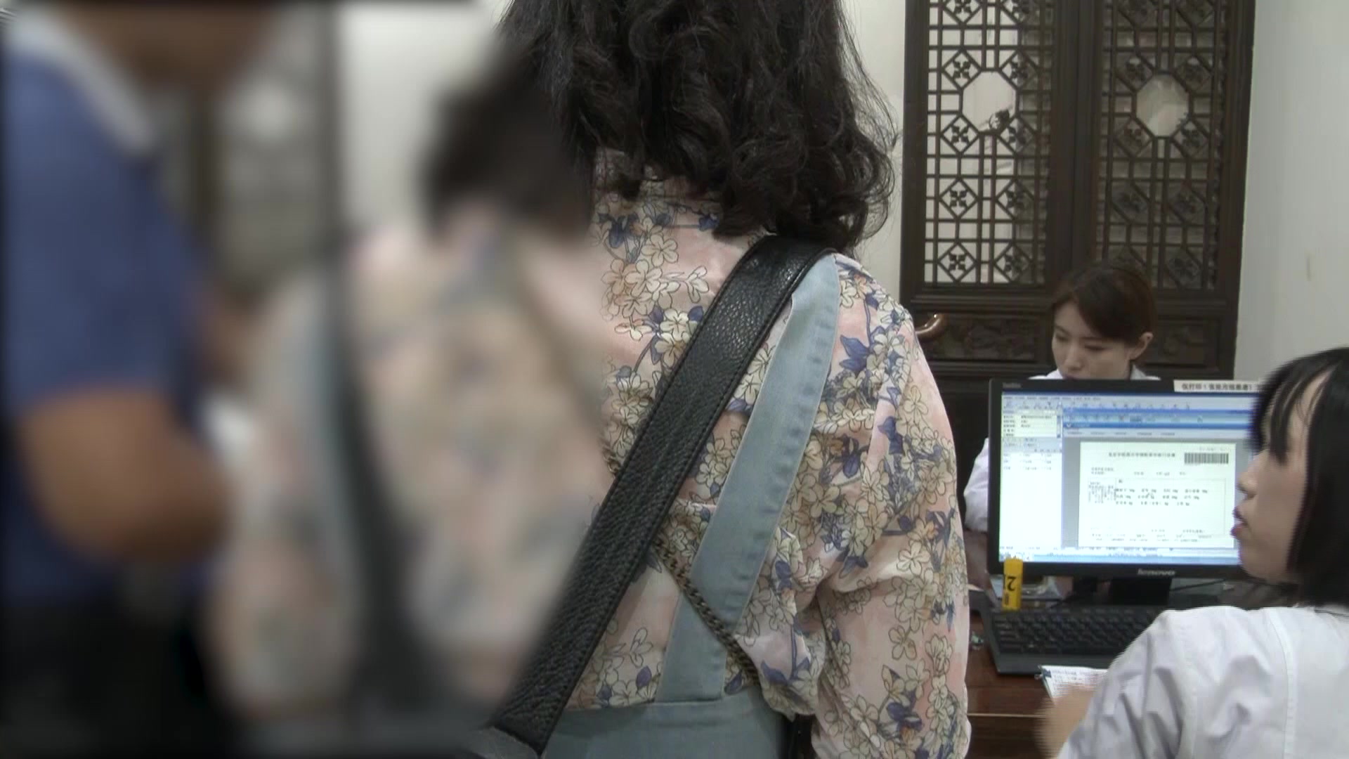寒湿中阻脾胃阳虚：53岁男性胃胀头昏善恐的温中化湿法