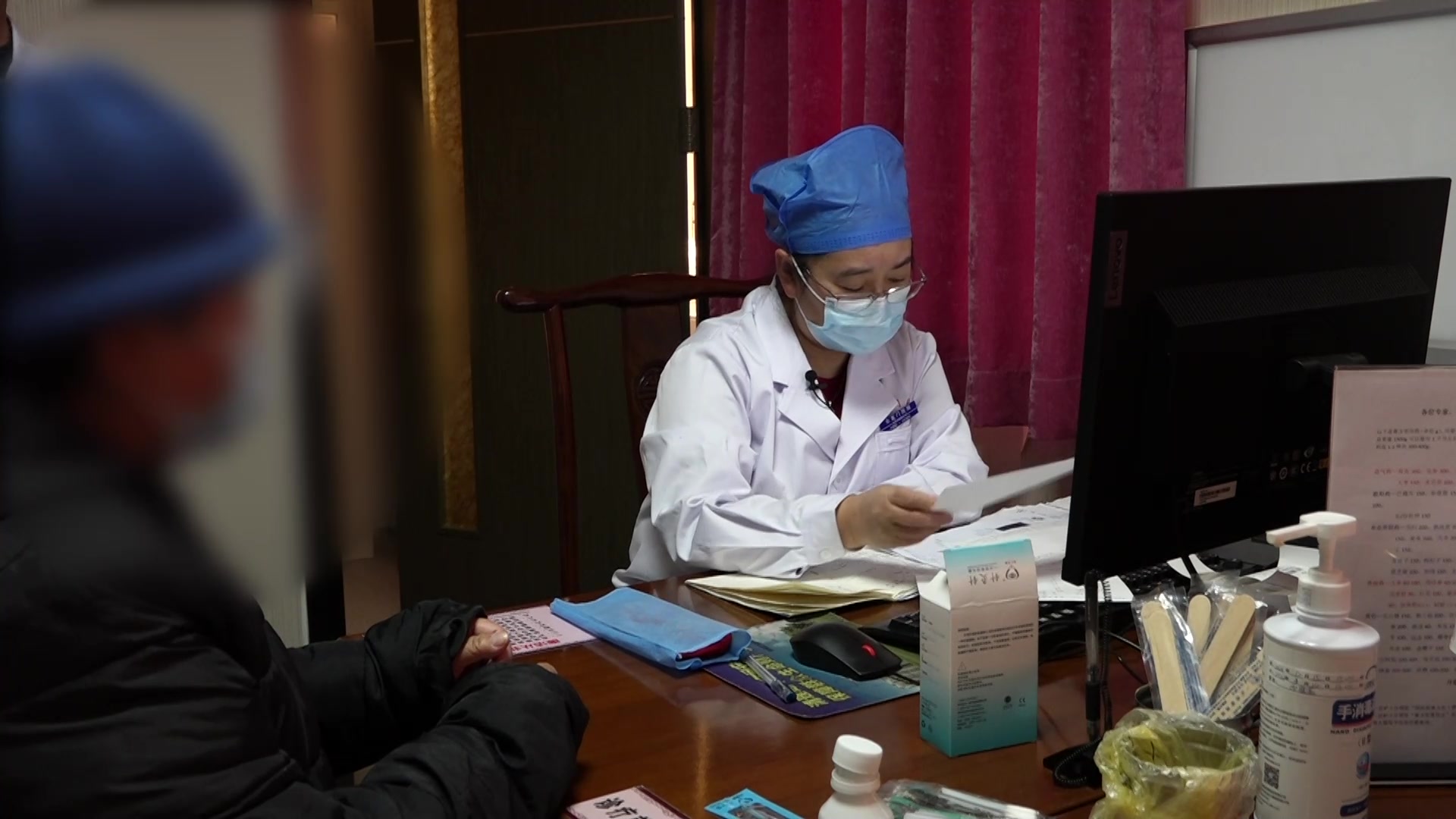 湿热困脾：73岁糖尿病血糖难控伴口苦腹胀的清热化湿法