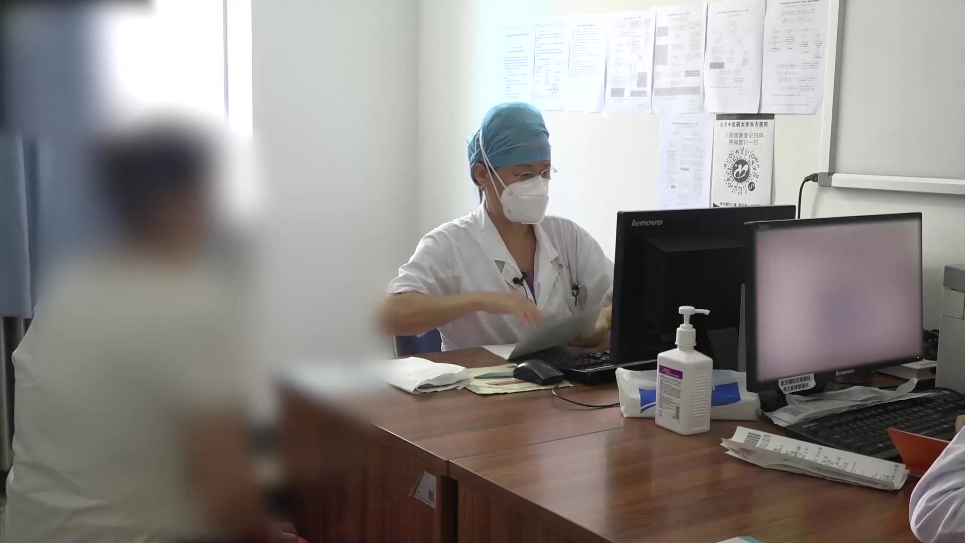 肝肾亏虚：62岁女性重度骨关节炎手关节疼痛的补肾通络法