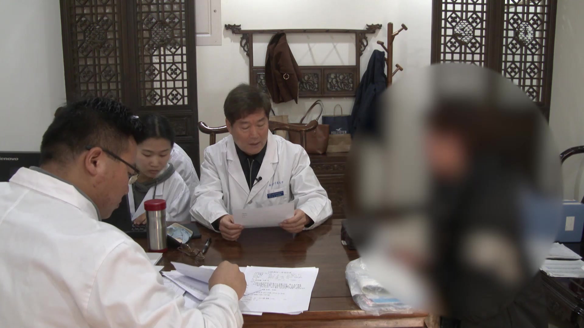 阴虚挟瘀挟热：43岁女性甲亢反复8月伴手心燥热月经量少的滋阴降火活血法