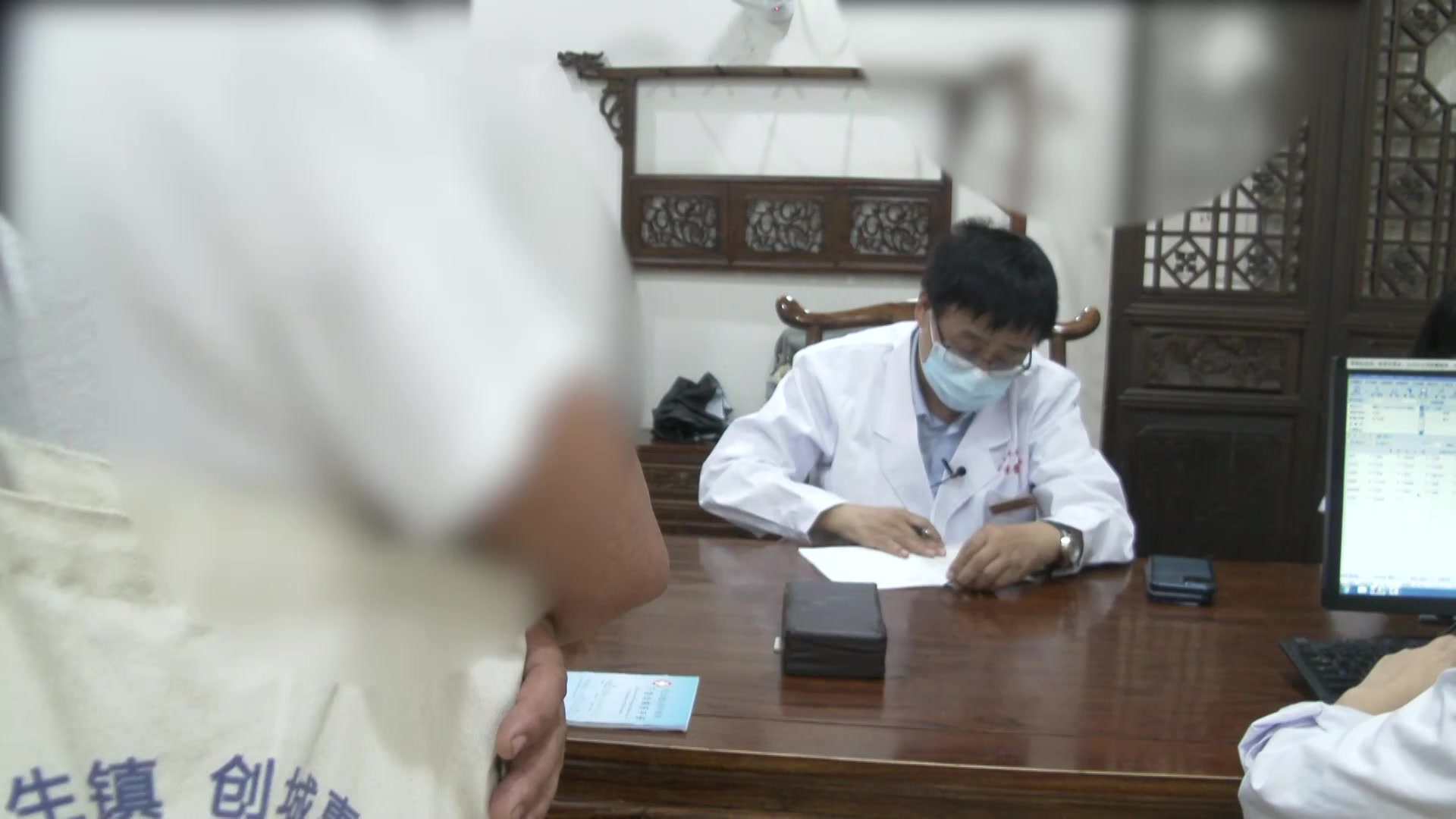 阴虚火旺痰热上扰：64岁瘿瘤患者眩晕肢麻的滋阴清热通络法