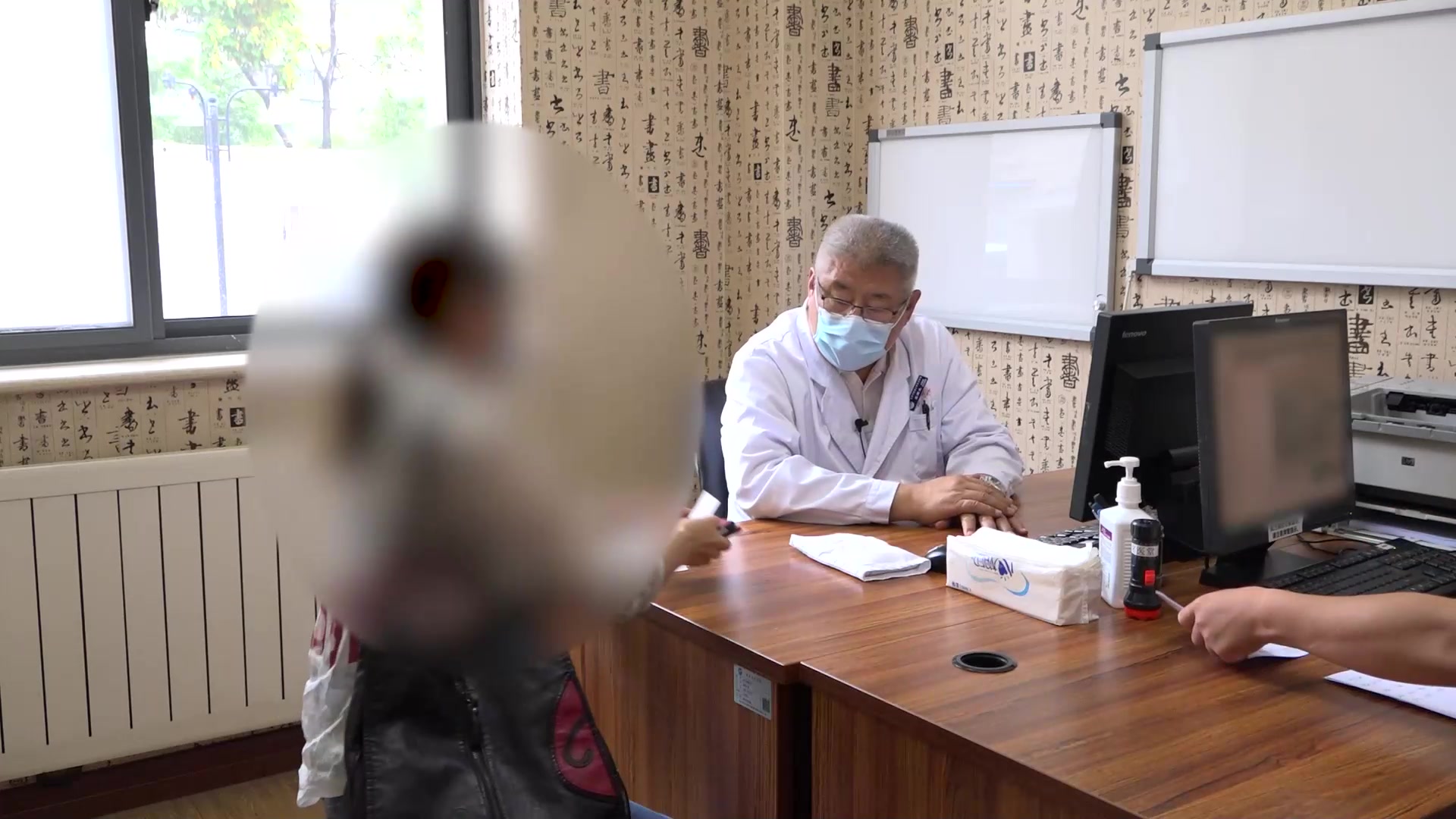 寒湿内蕴肠络瘀滞：43岁女性溃结粘液血便的温化寒湿通络法