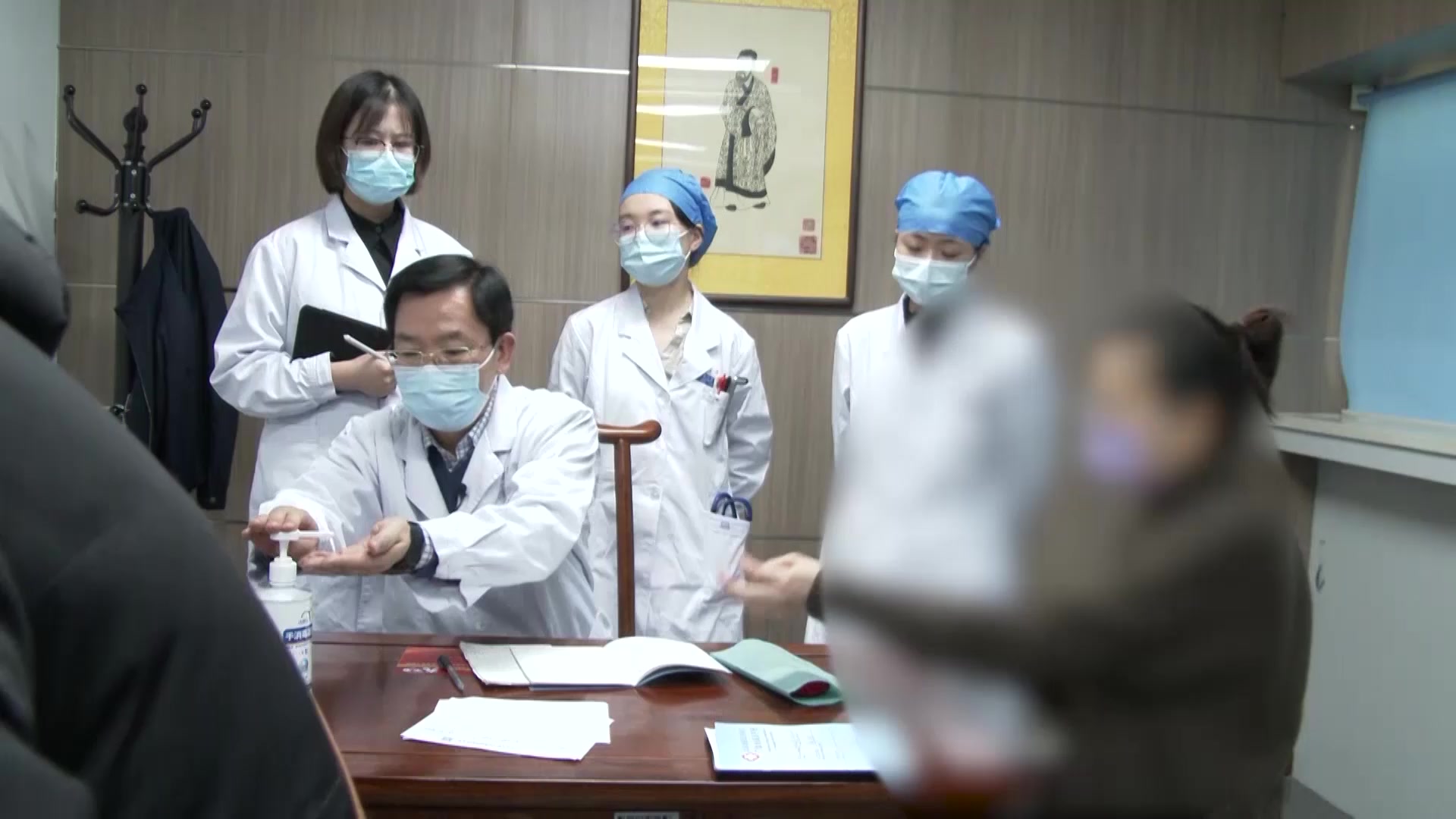 脾肾亏虚湿浊内蕴：42岁女性慢性肾衰蛋白尿的中西医结合调治