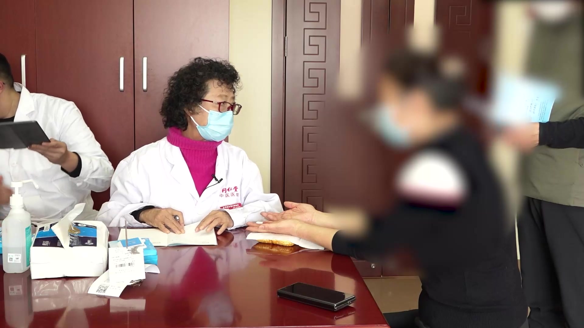 肝热脾虚精血亏虚：60岁女性头痛眼干失眠的疏肝补血法