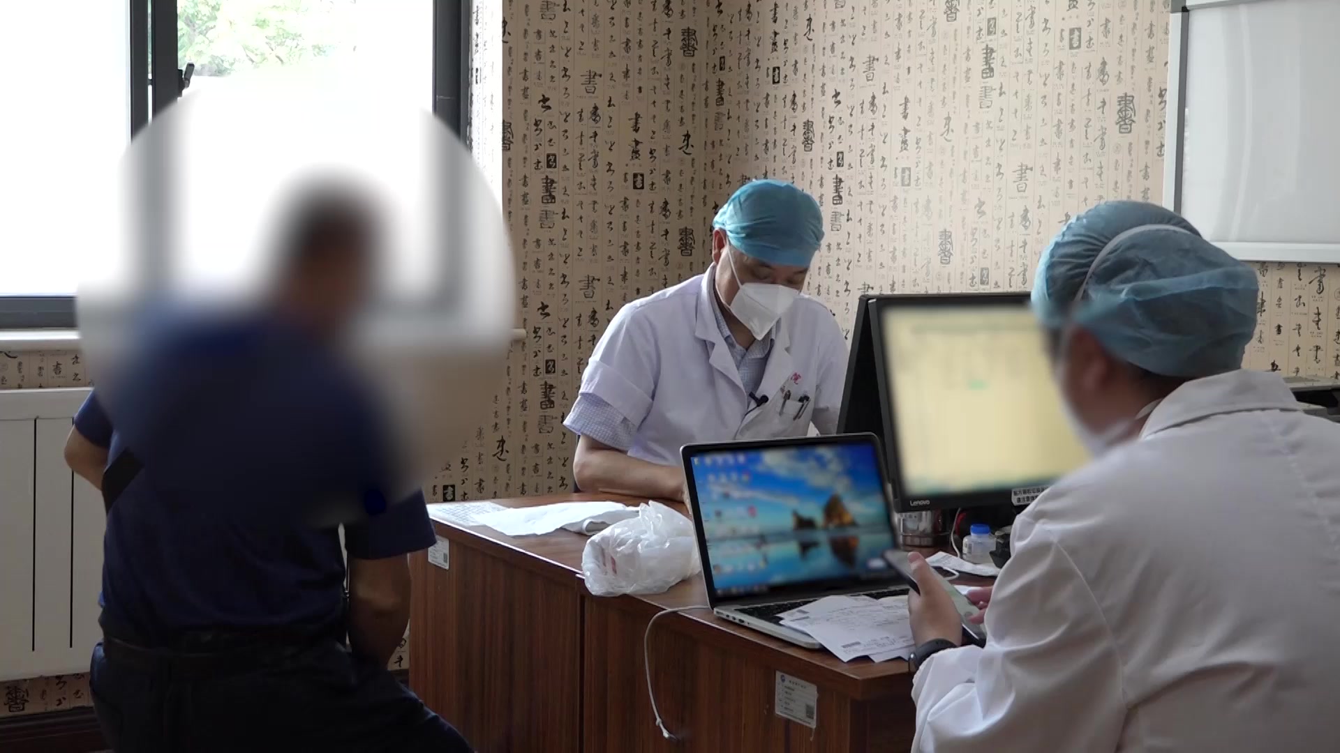 脾虚湿困瘀血内结：59岁男性乙肝肝硬化呕血后乏力纳差的软坚健脾化湿法