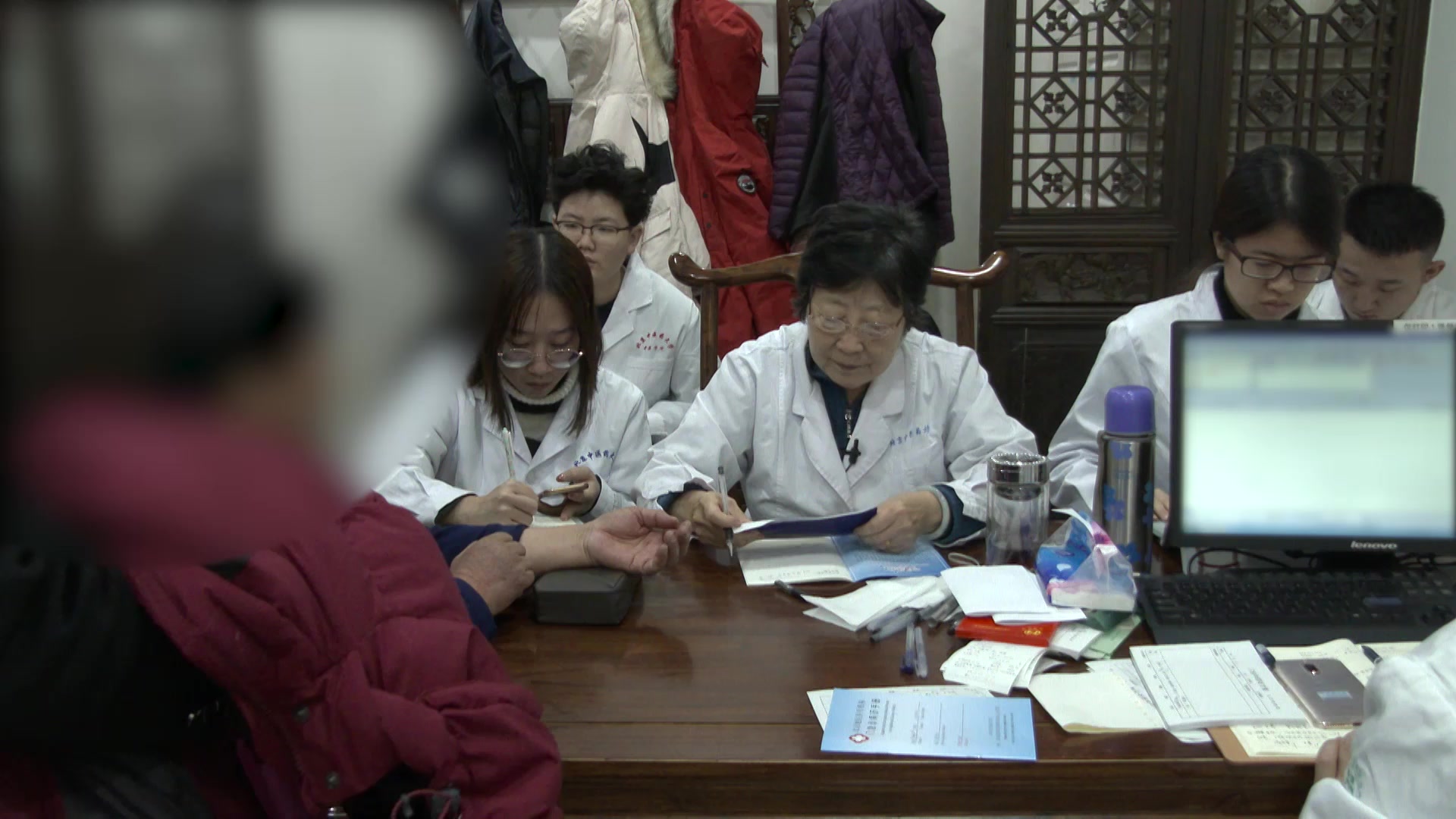 脾胃不和痰瘀阻络：72岁慢阻肺冠心病患者胃胀气短的健脾软坚法