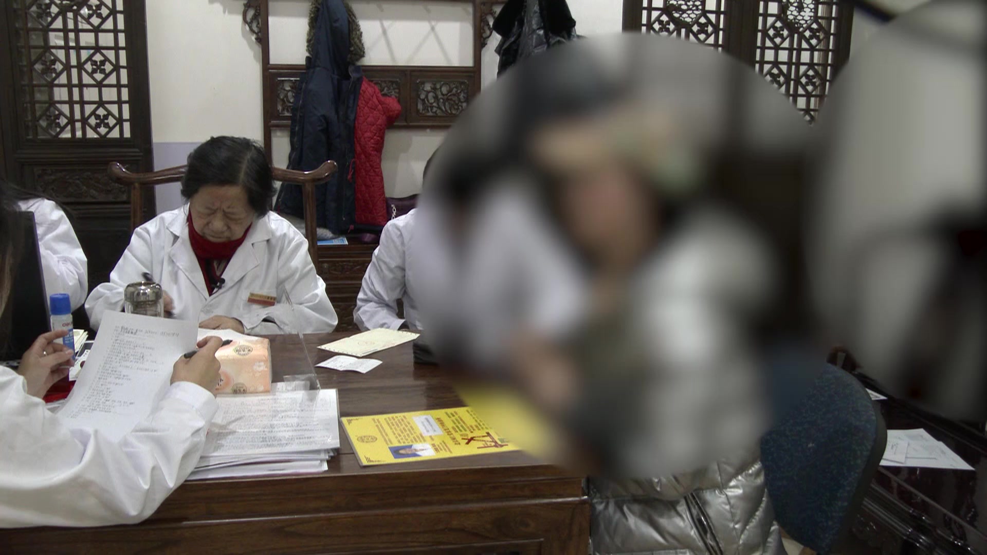 肝郁血瘀冲任失调：35岁多囊女性月经不调伴色斑的疏肝活血法
