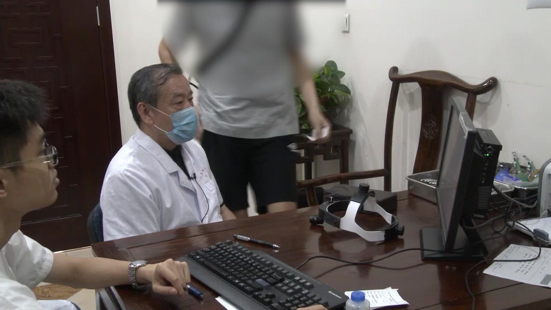 痰湿蕴肺兼郁热：30岁男性慢性咳嗽气喘的健脾宣肺清热法
